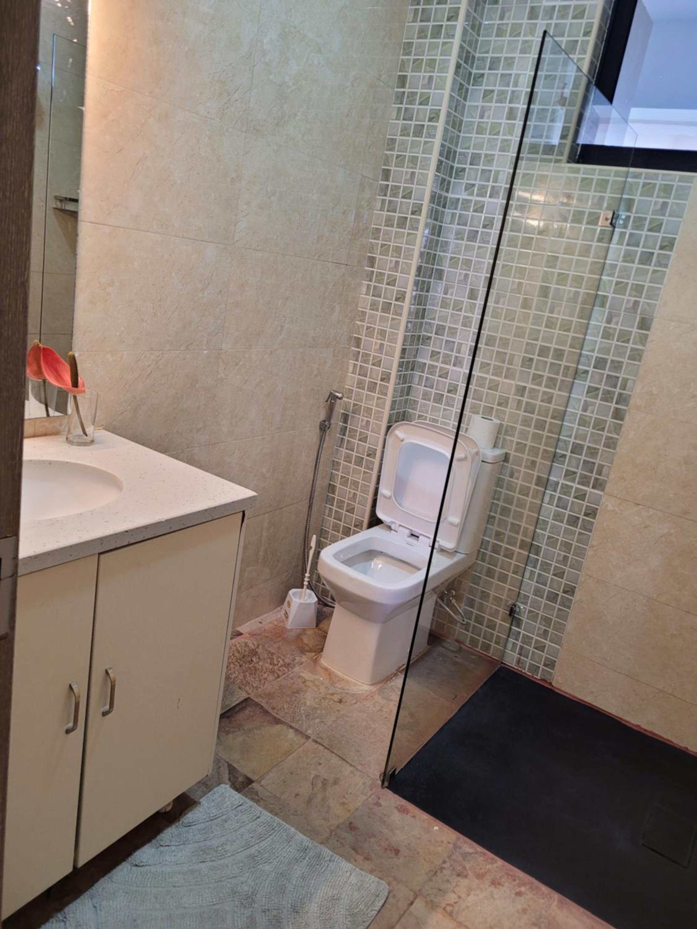 Fabulous Crestpark Penthouse