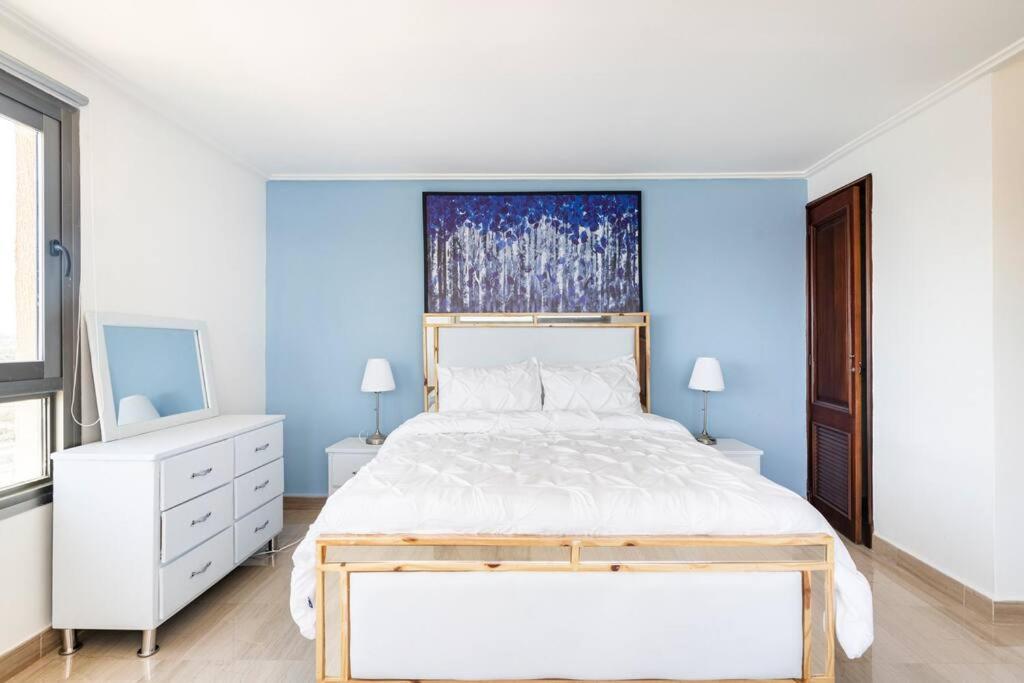 3 BDR Ocean View luxury Apartment . Sleeps 6