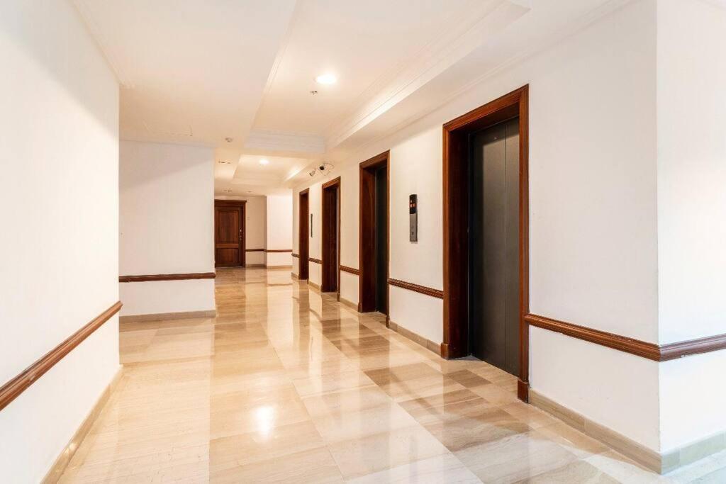 3 BDR Ocean View luxury Apartment . Sleeps 6