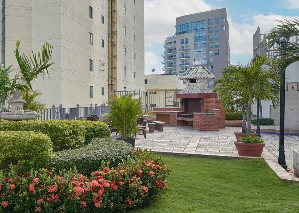 3 BDR Ocean View luxury Apartment . Sleeps 6
