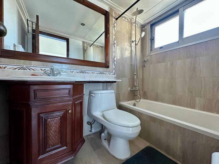 3 BDR Ocean View luxury Apartment . Sleeps 6