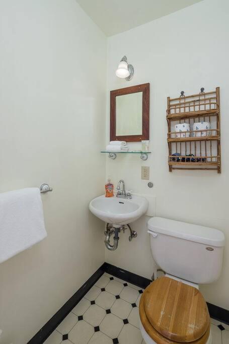 Downtown Loft-Sauna,Bikes,Hot Tub & Great Fun view 4