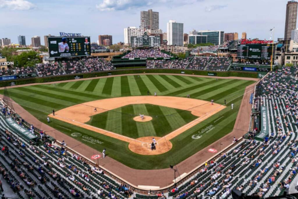Live the Dream in Wrigleyville's 3BR Gem view 2