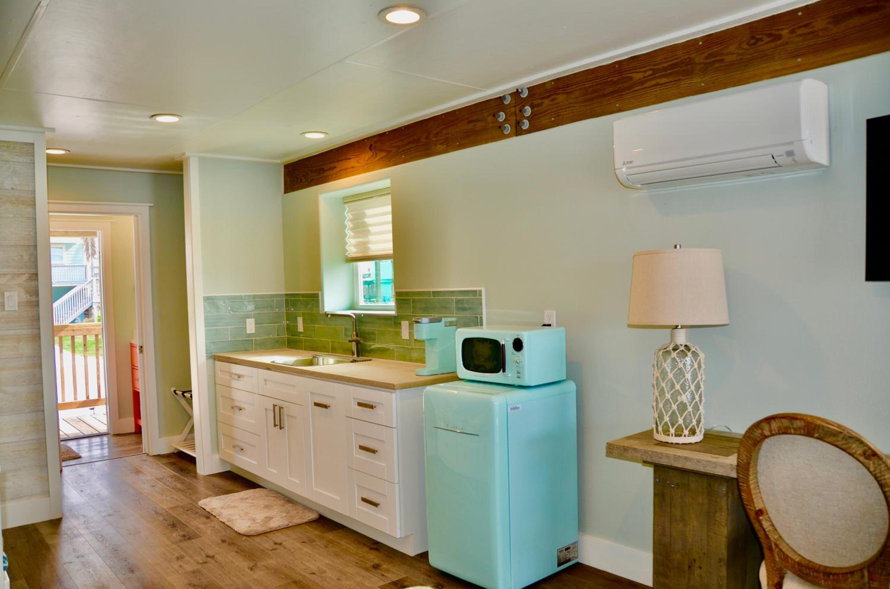 Waterfront Key Allegro Guesthouse w/dock view 4