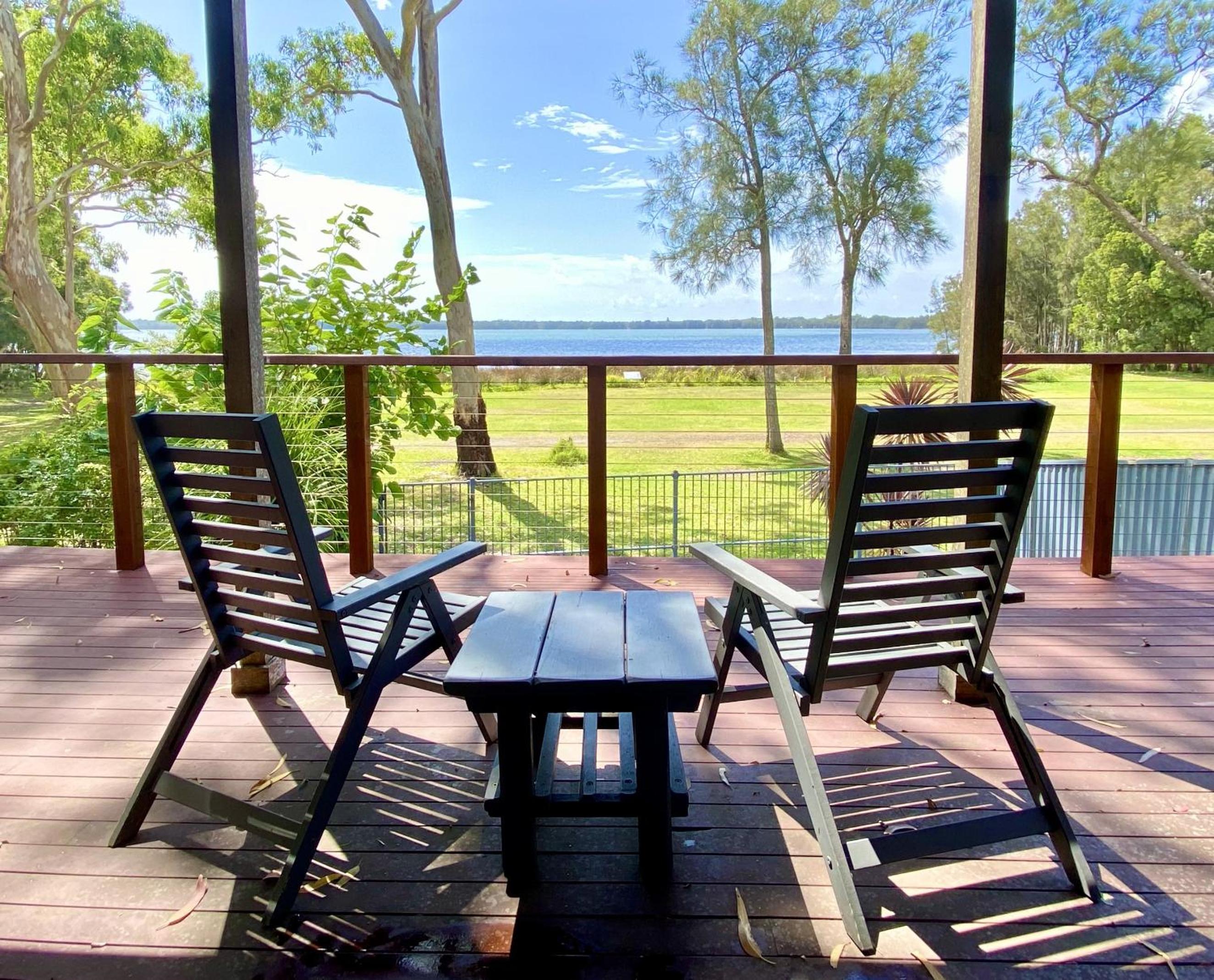 Absolute lakefront house - enjoy the sunrise