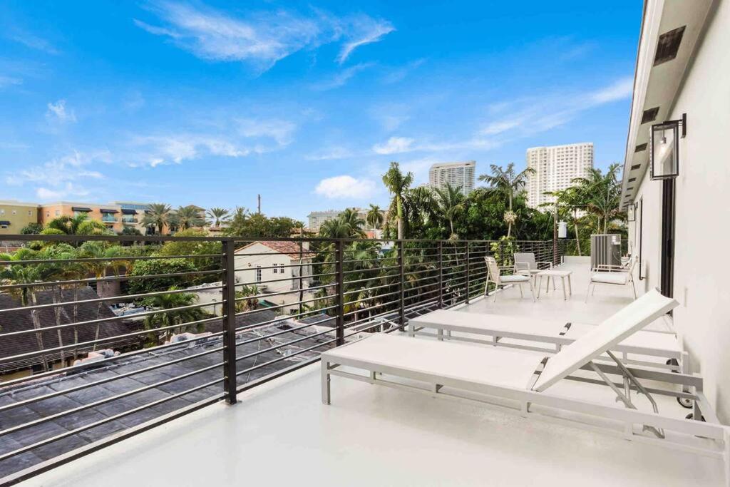Luxury Paradise walk to Las Olas -5 mins to Beach