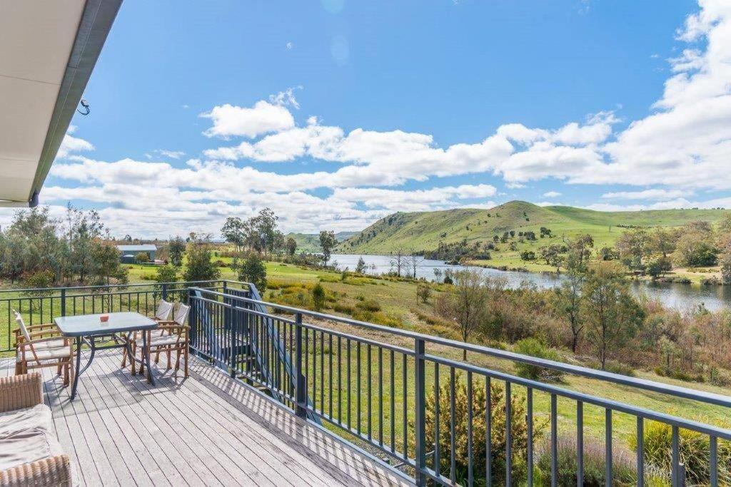 The Lake House Meadowbank: Waterfront Retreat