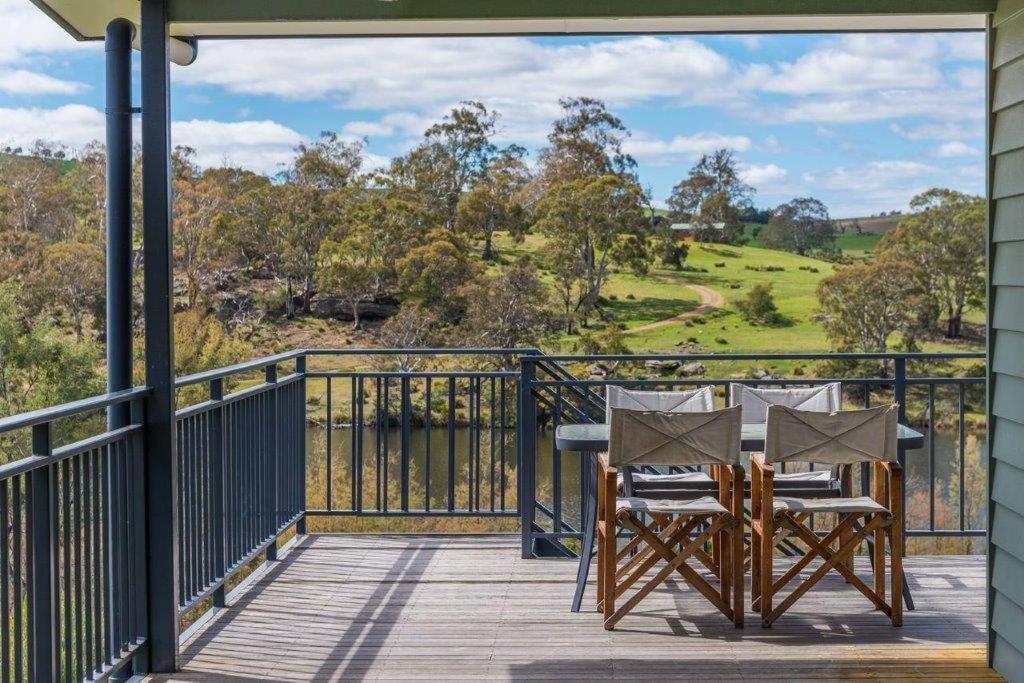 The Lake House Meadowbank: Waterfront Retreat