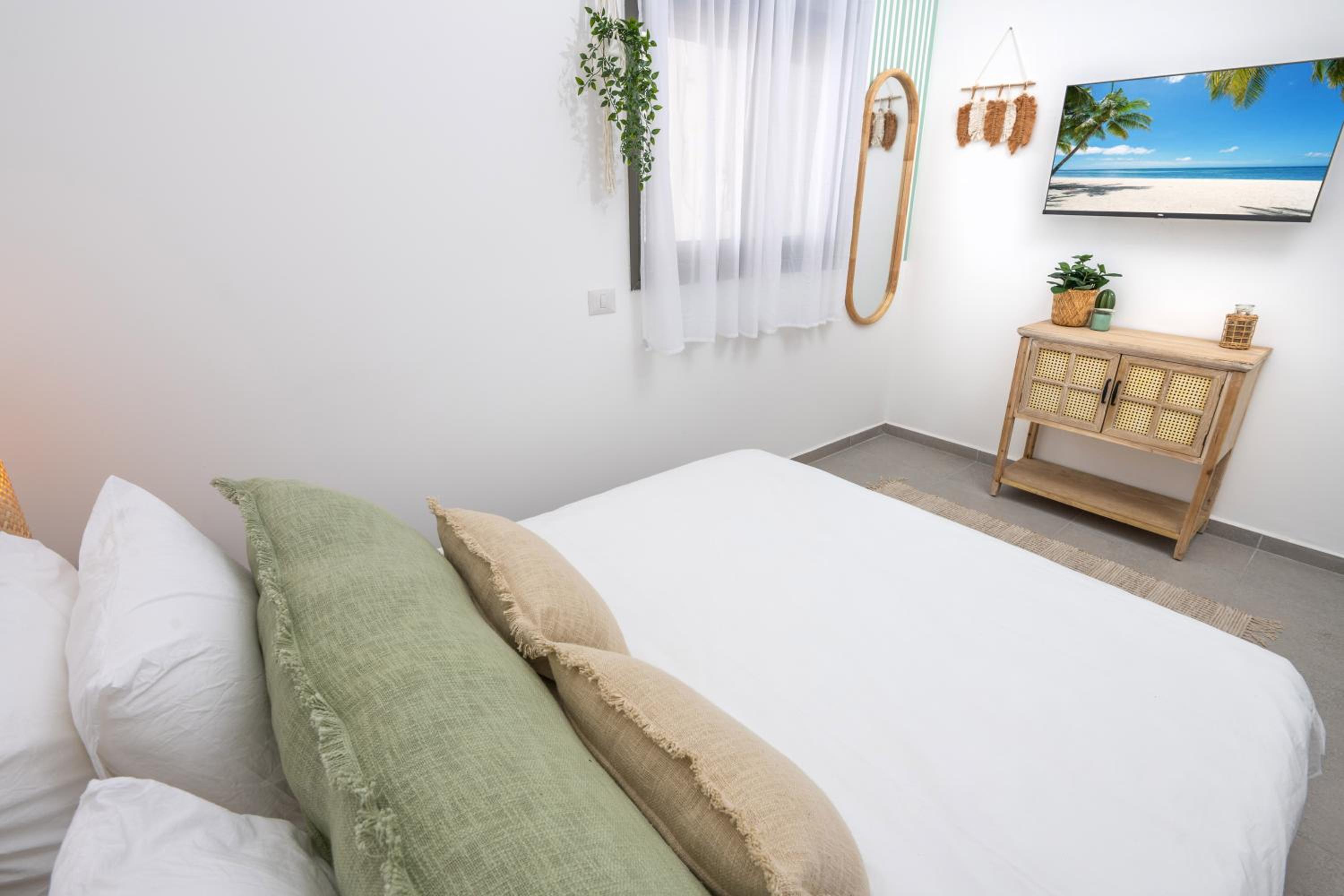 Seashell achziv suite