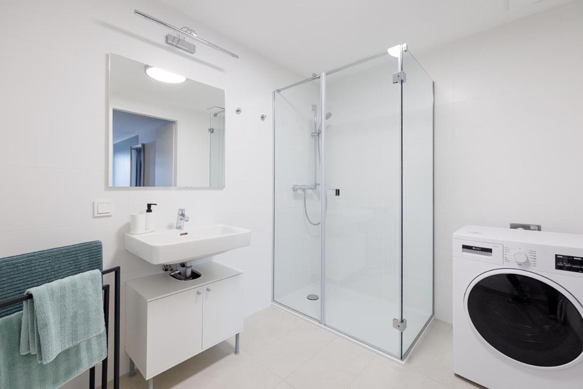 Lovely Apartment in Marina Tower - 10min to City Center