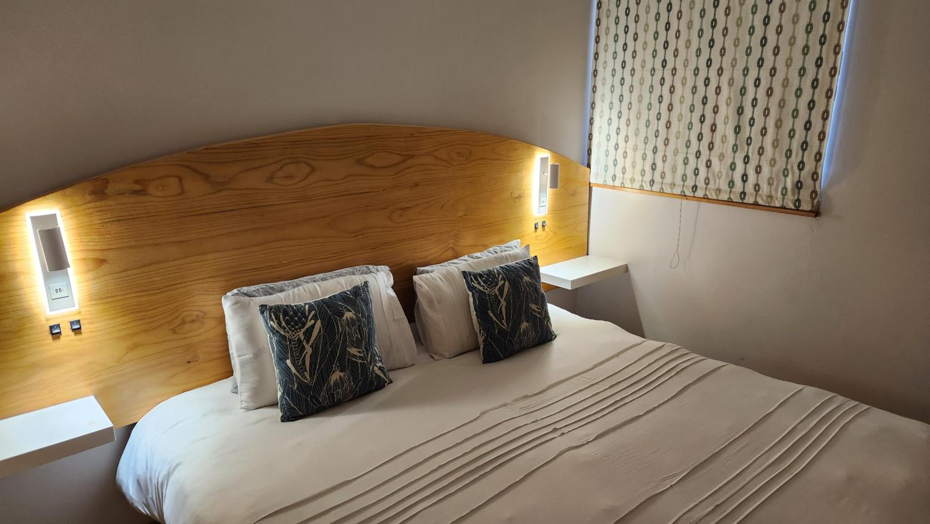 Accommodation Front - Modern 2 Sleeper Penthouse with Magnificent Views