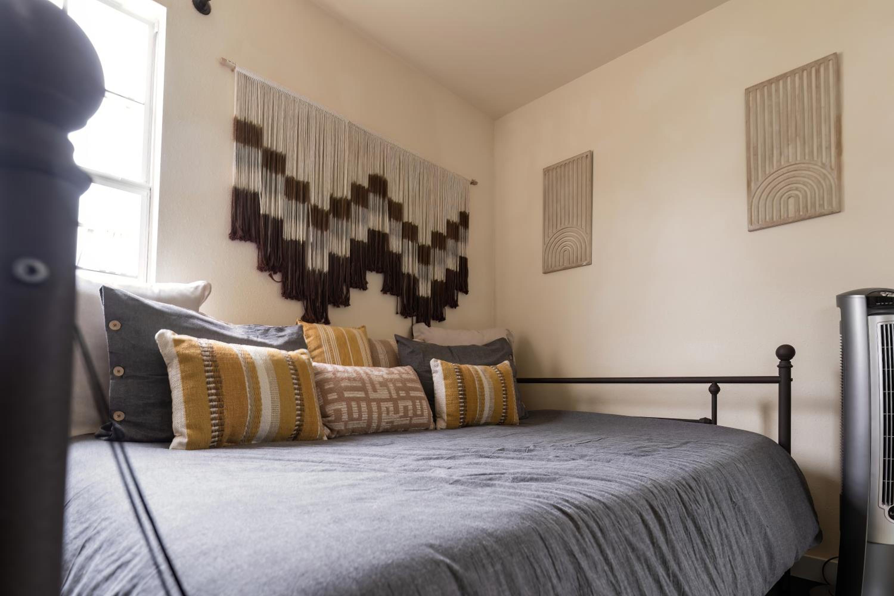 Happy Hideaway - Image 2