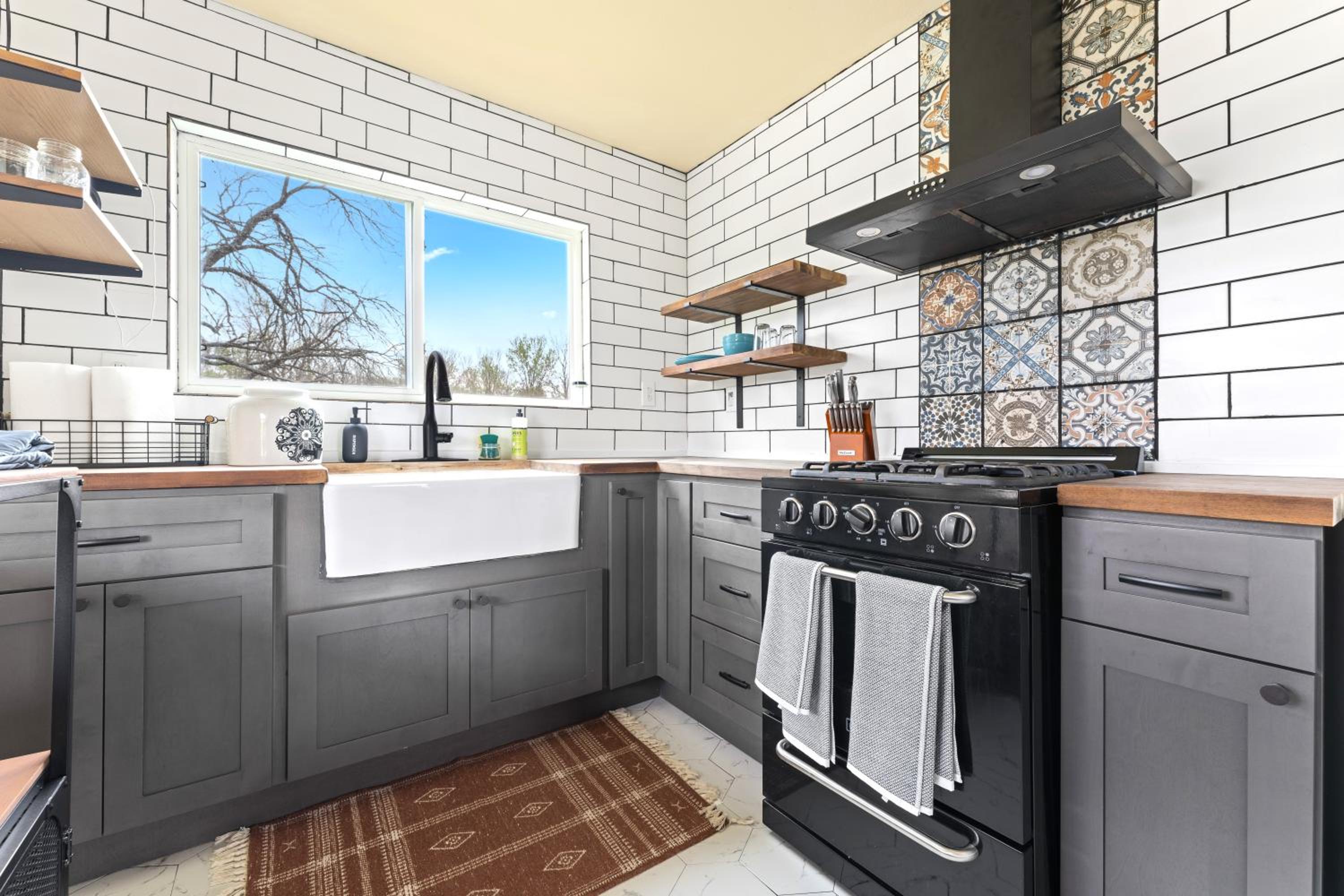 Happy Hideaway - Image 5