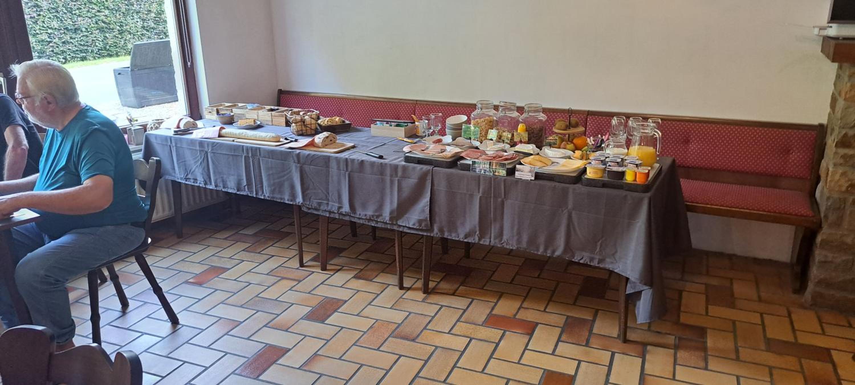 Auberge Chez Dikke Vriend, Chambres et taverne