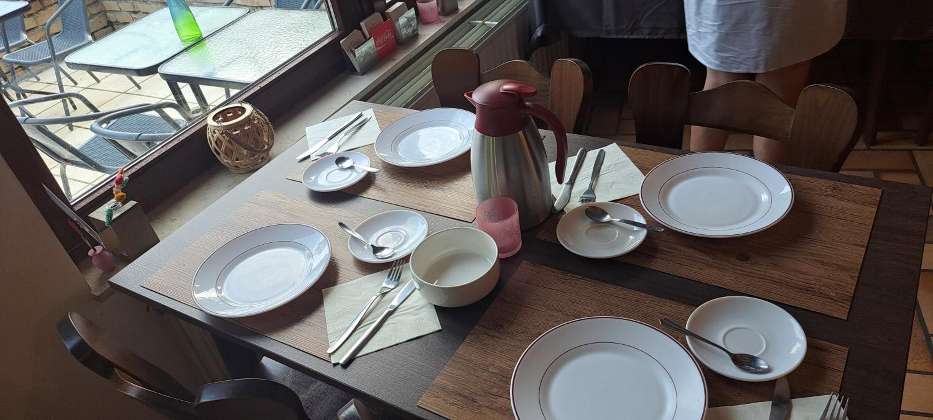 Auberge Chez Dikke Vriend, Chambres et taverne