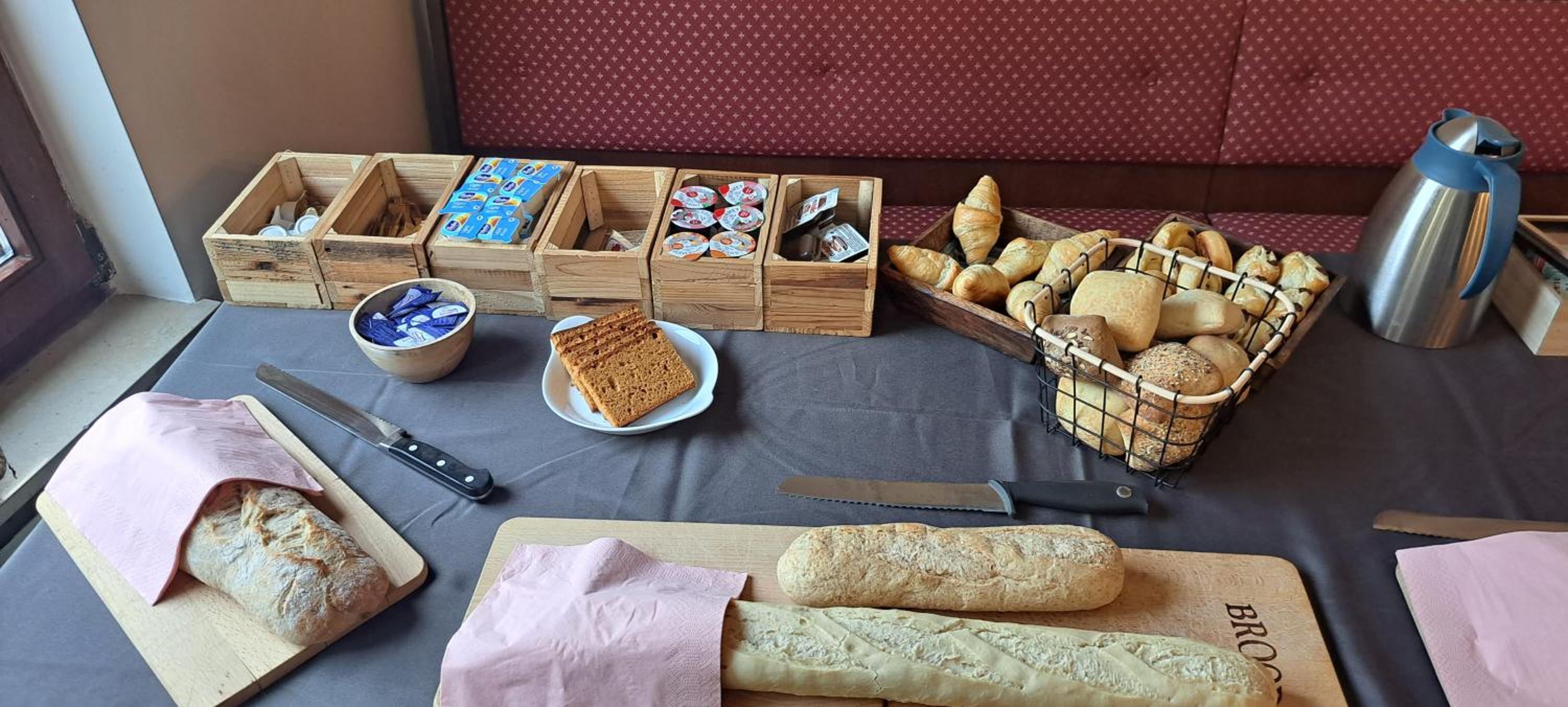 Auberge Chez Dikke Vriend, Chambres et taverne
