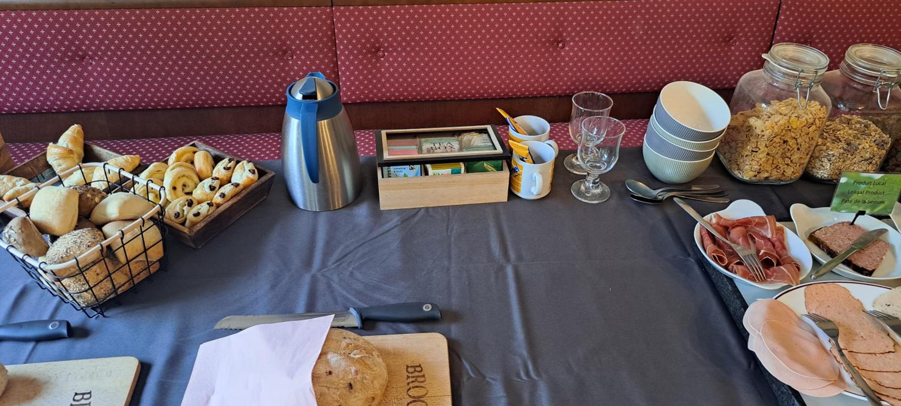 Auberge Chez Dikke Vriend, Chambres et taverne