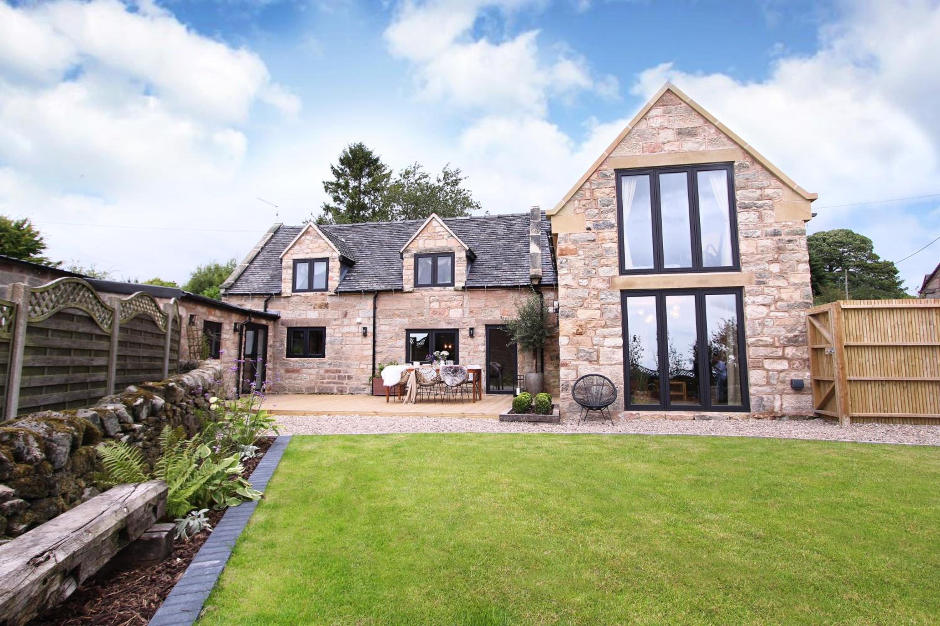 Luxury Cottage in Peak District near Alton Towers view 5