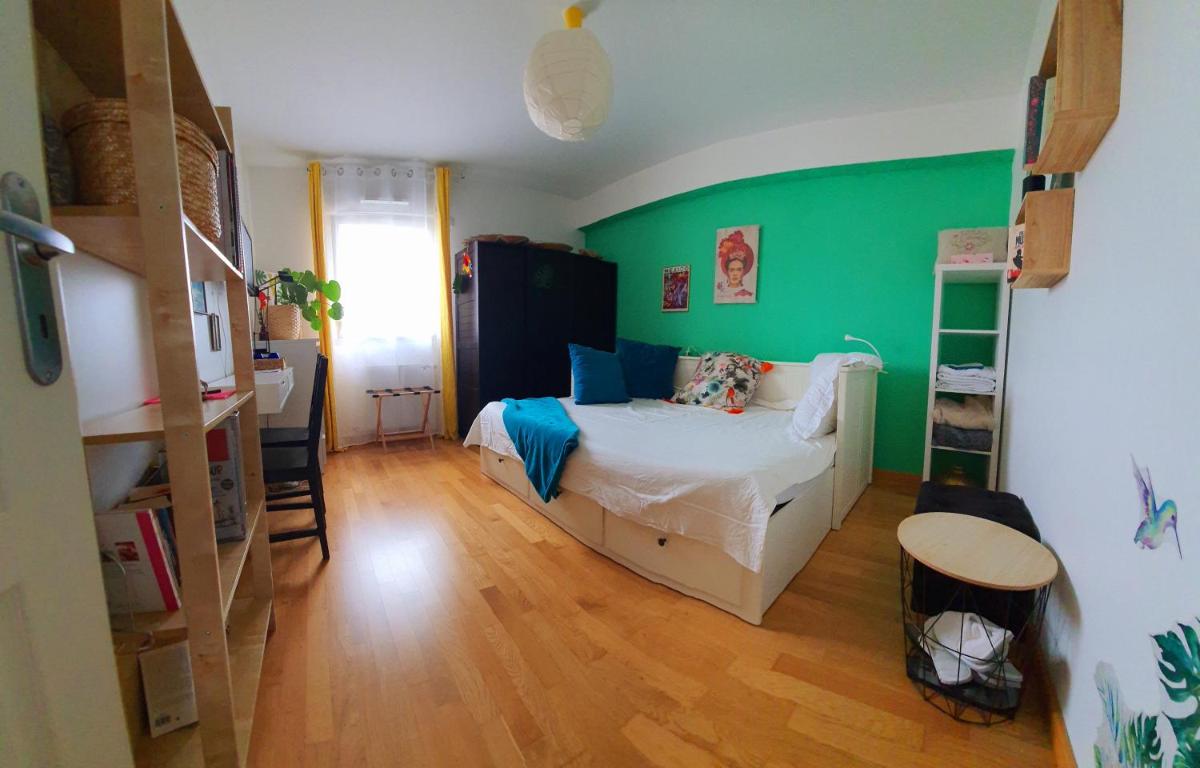 ViaRhona cocooning room Frei Zimmer view 2