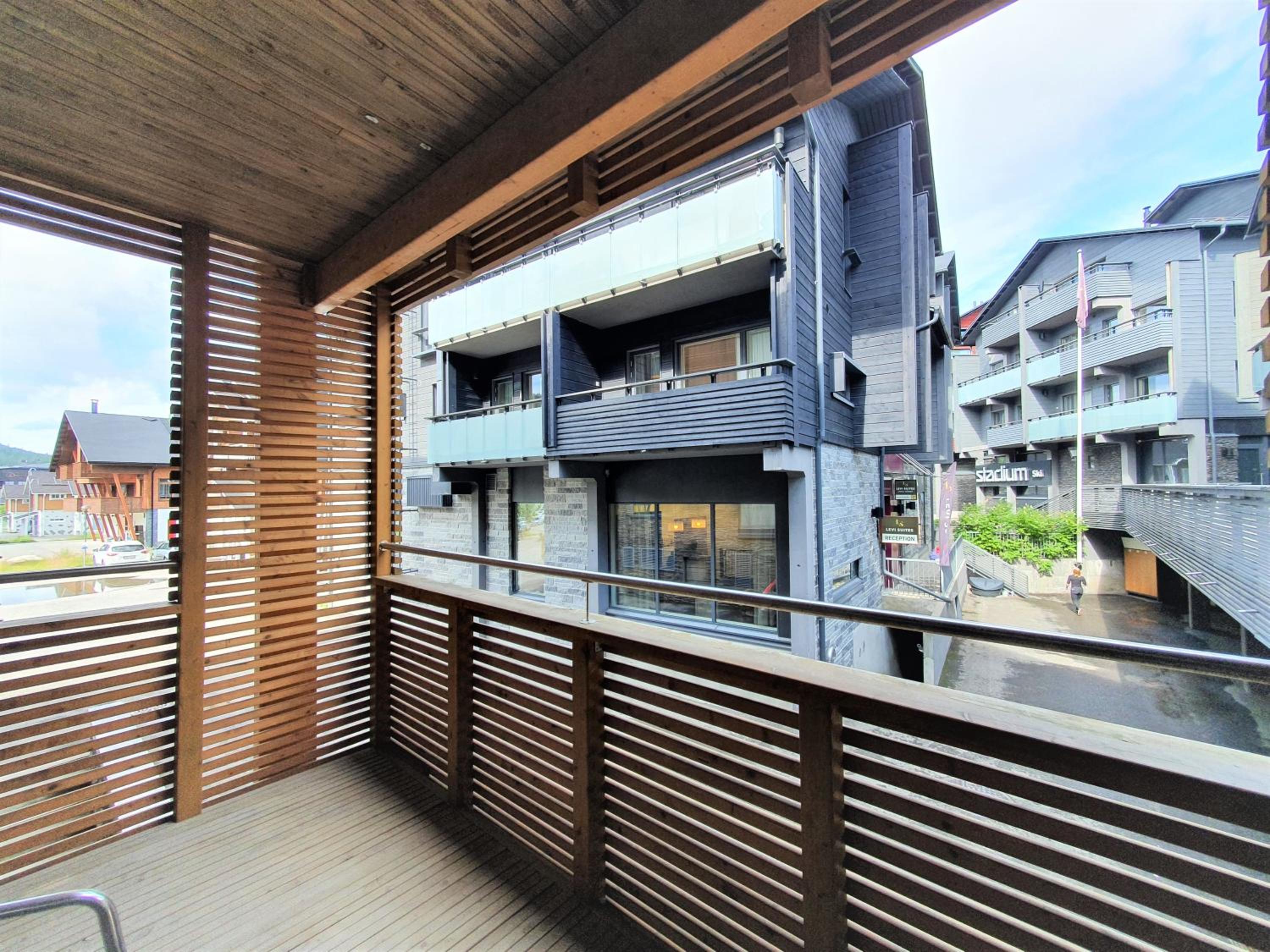 Levi Suites Levi Gold