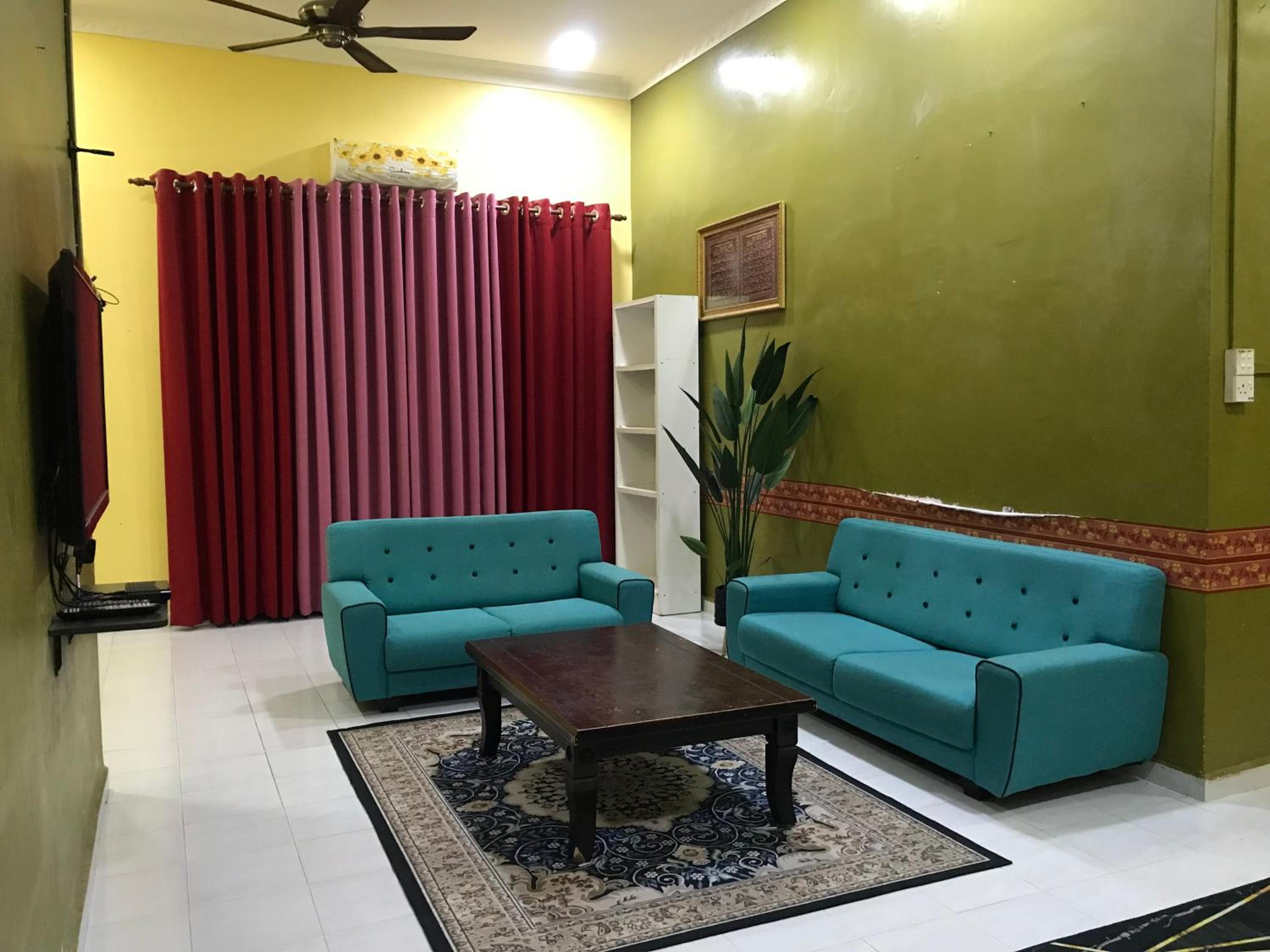 SAHMURA HOMESTAY 1 at GONG BADAK photo 3
