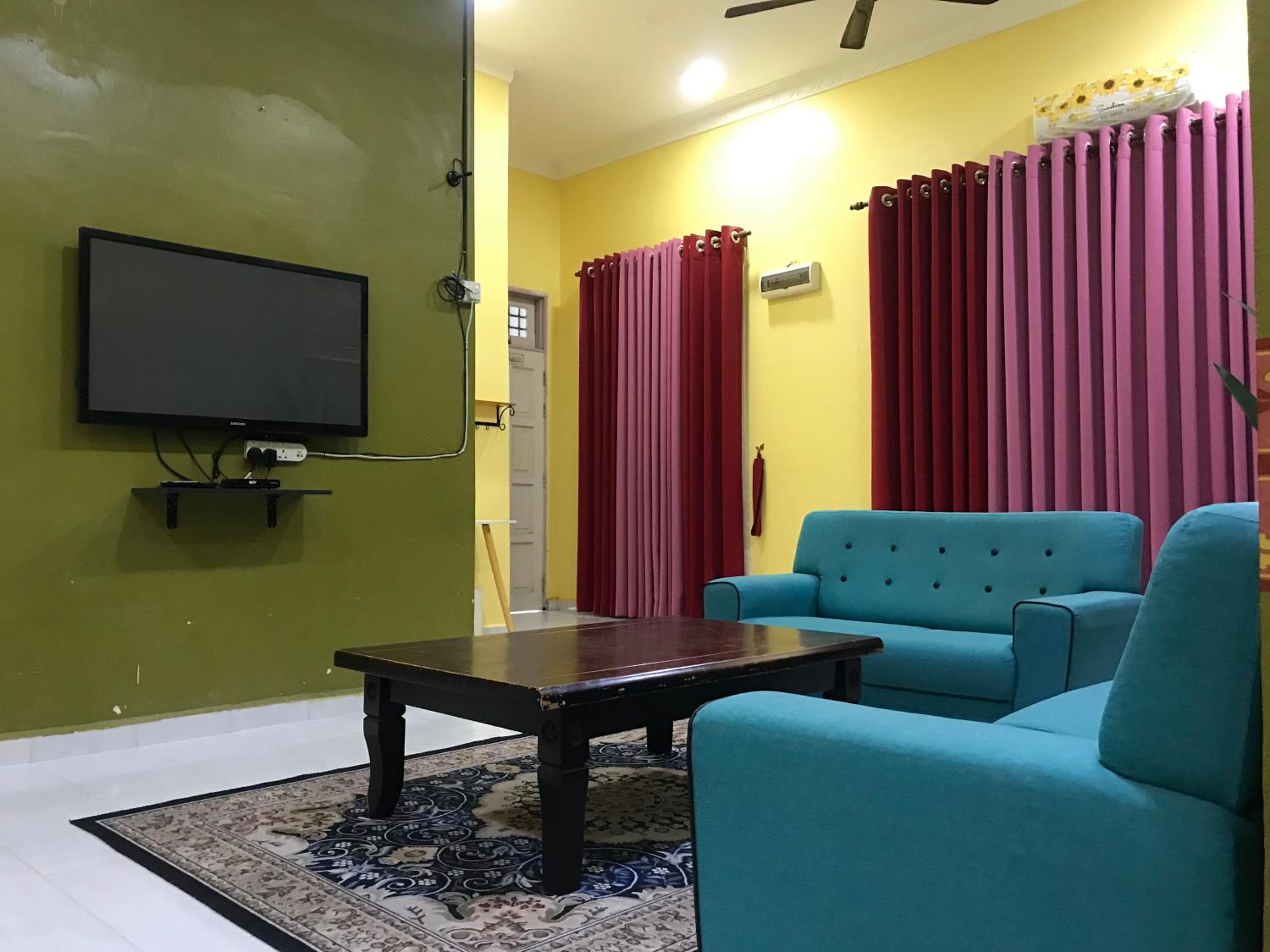 SAHMURA HOMESTAY 1 at GONG BADAK photo 4
