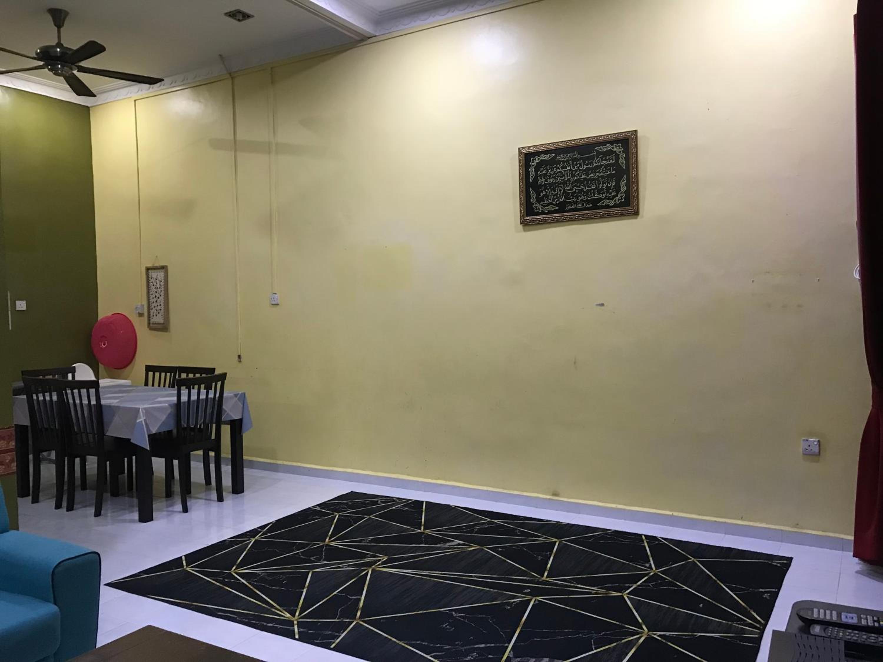 SAHMURA HOMESTAY 1 at GONG BADAK photo 5