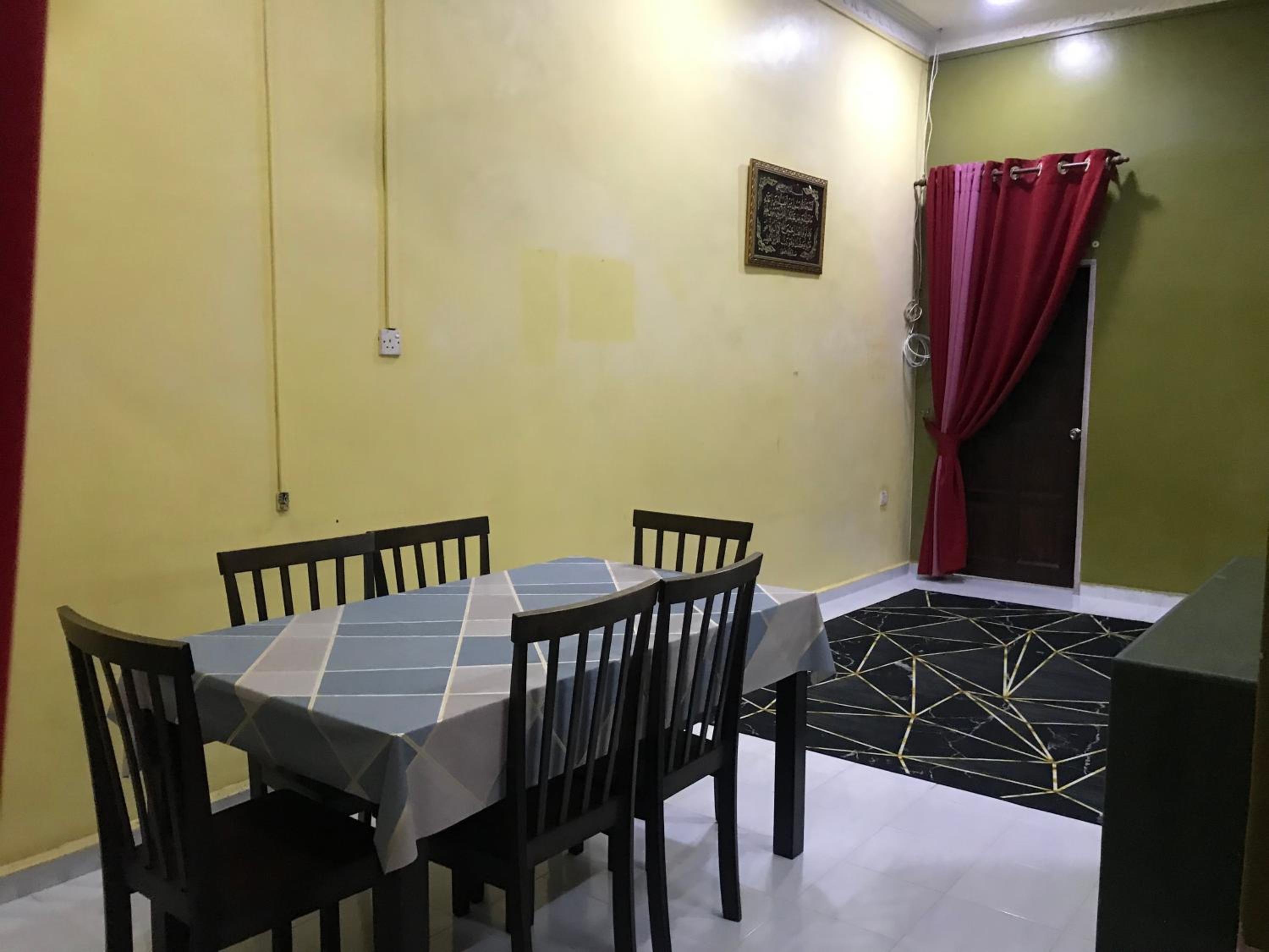 SAHMURA HOMESTAY 1 at GONG BADAK photo 8