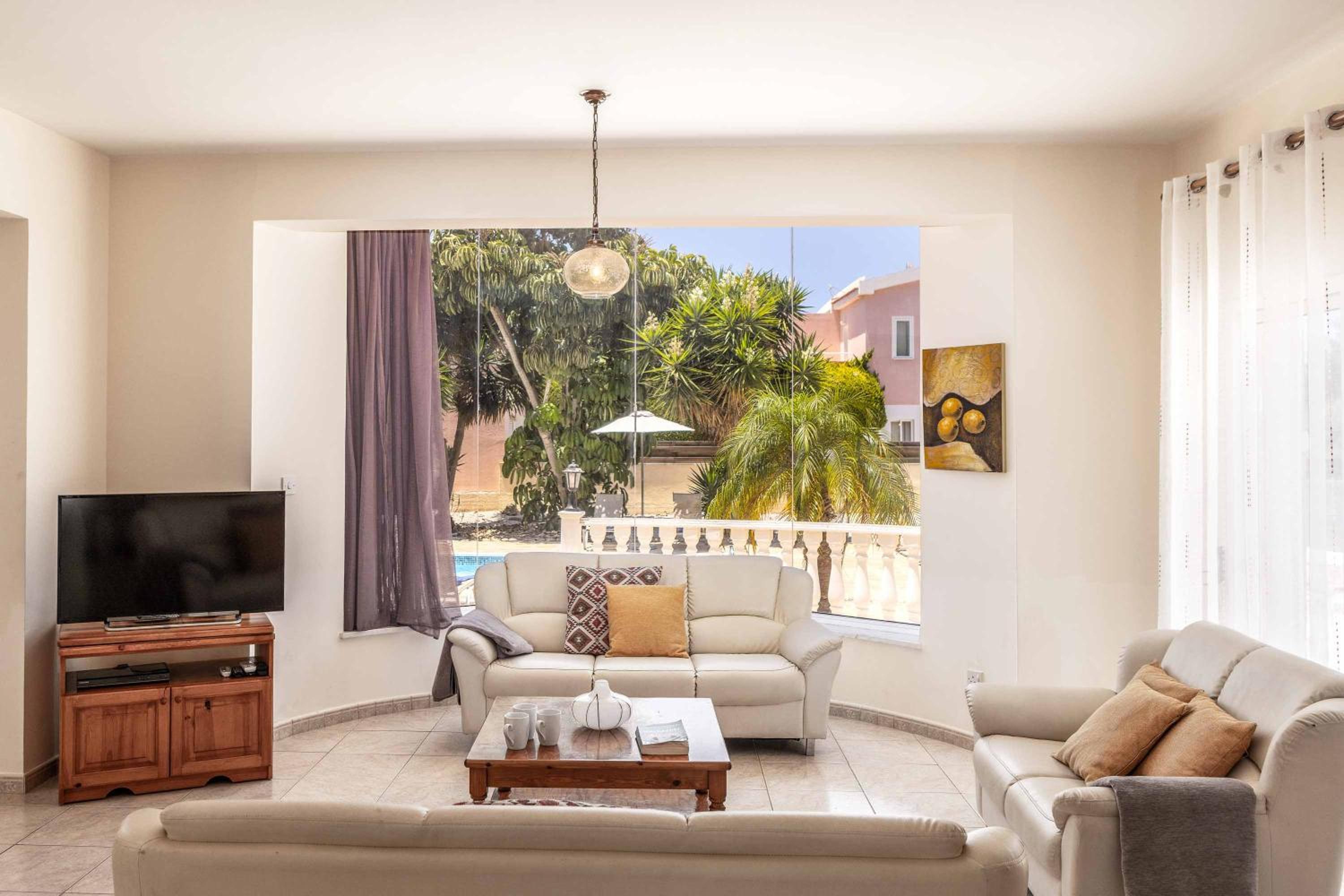 Villa Coral Bee