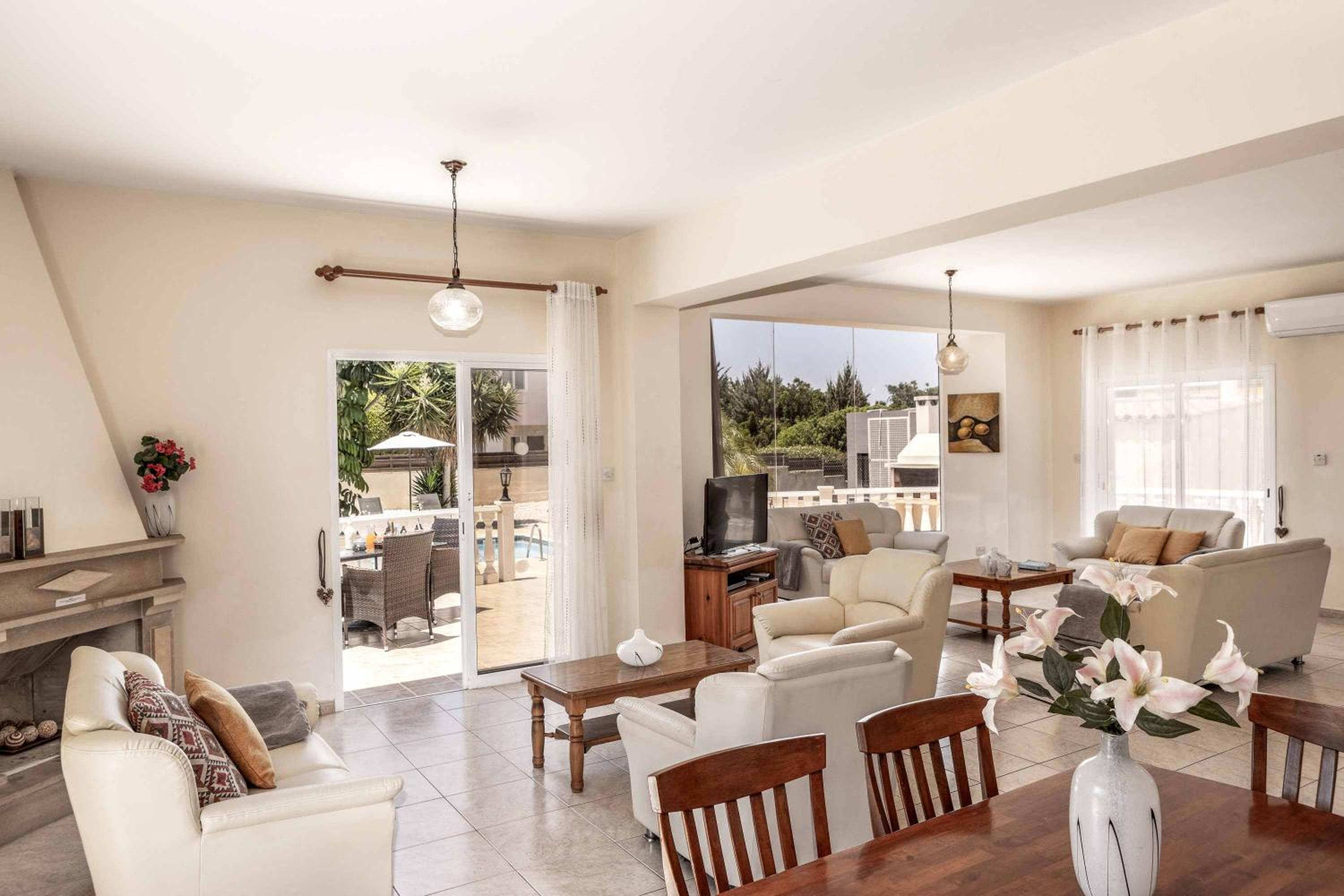 Villa Coral Bee