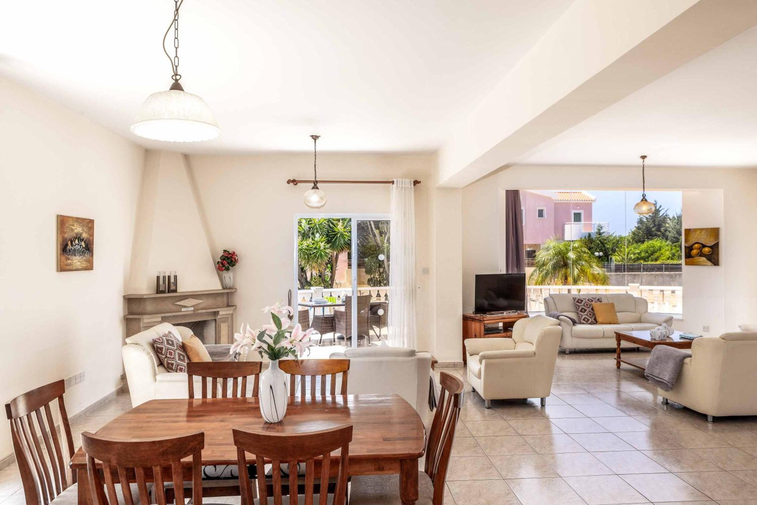 Villa Coral Bee