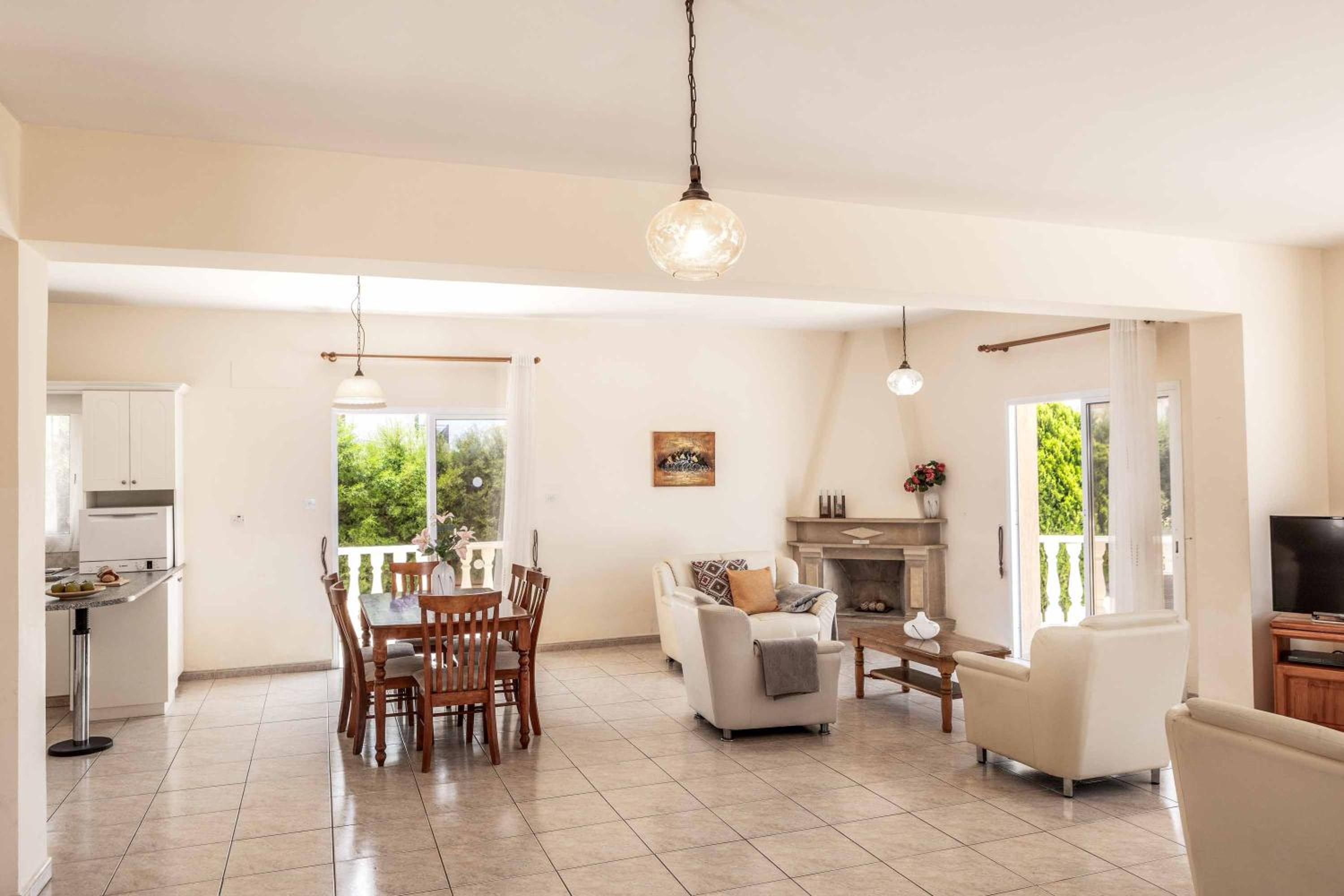 Villa Coral Bee