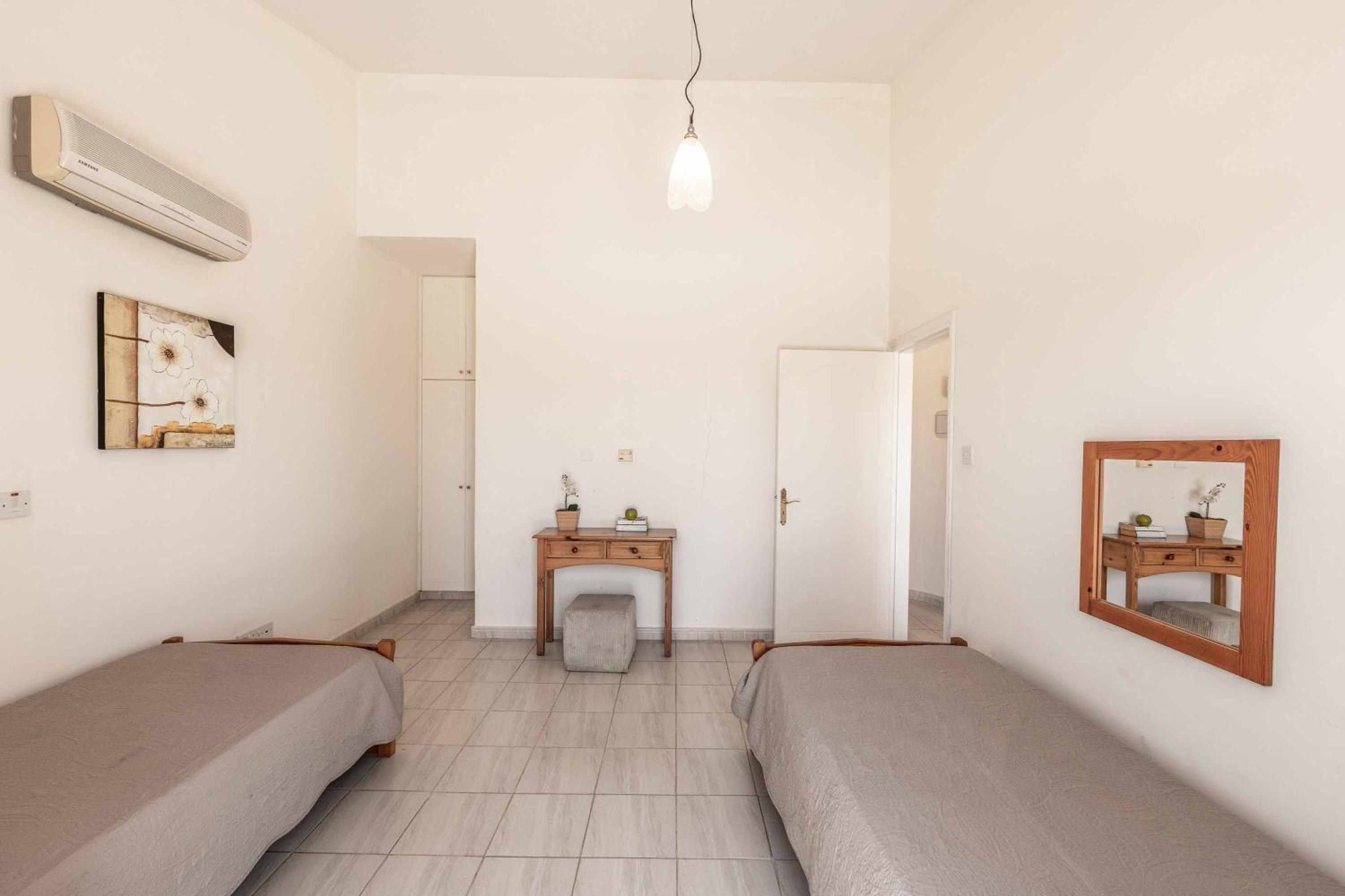 Villa Coral Bee