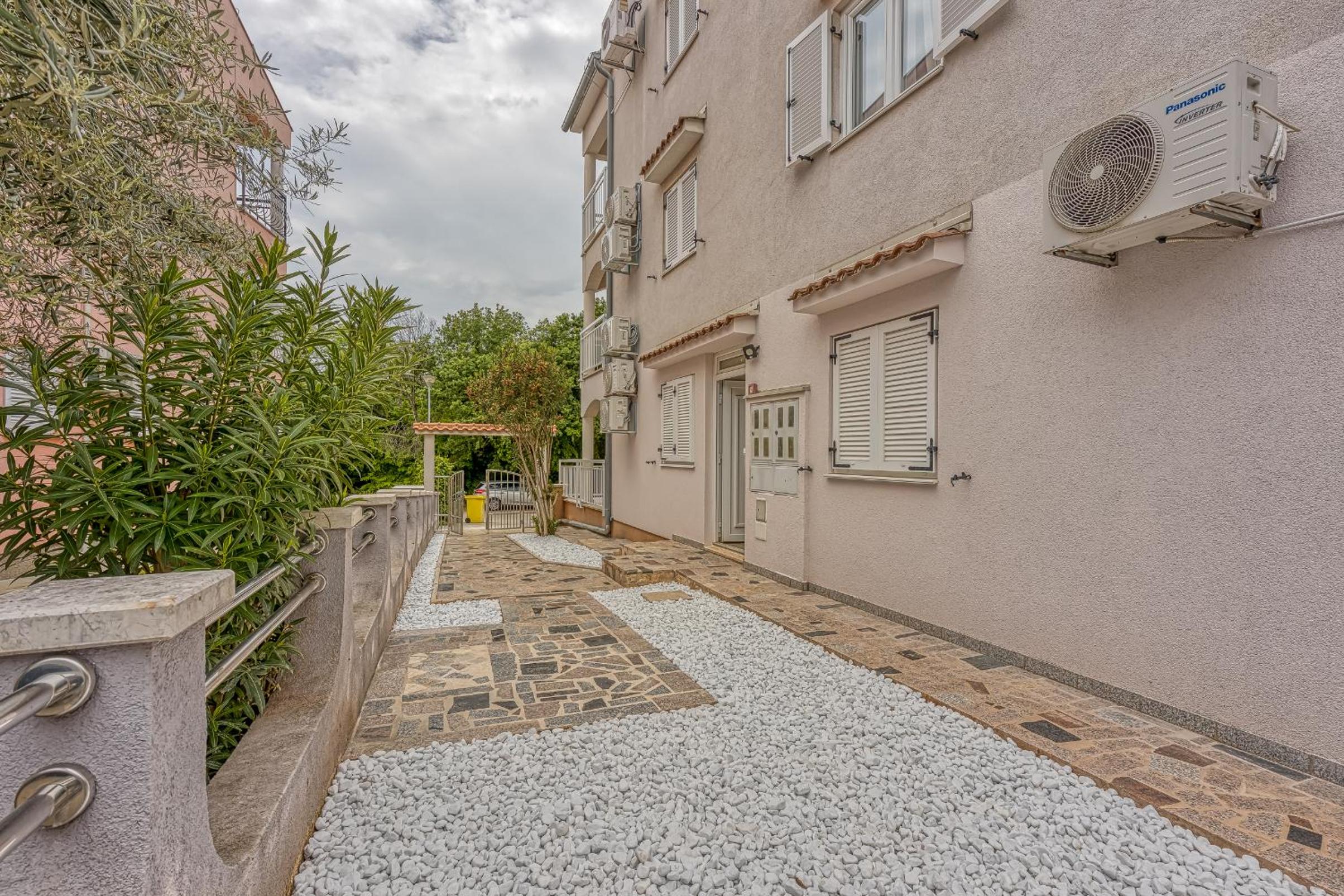 Apartments Kestenova