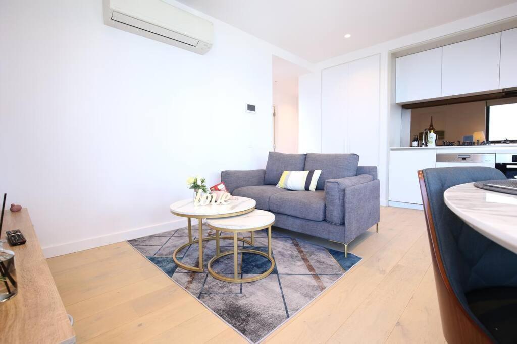 Glamorous 2BR Apt with Ocean & River Views & Free parking