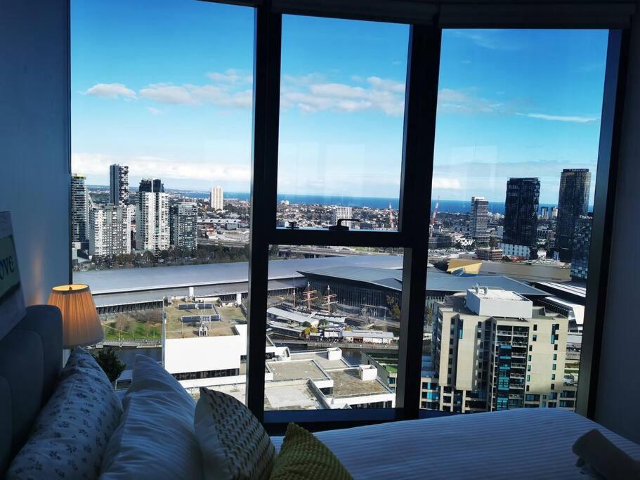 Glamorous 2BR Apt with Ocean & River Views & Free parking