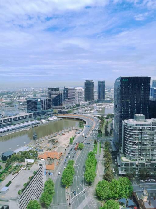 Glamorous 2BR Apt with Ocean & River Views & Free parking