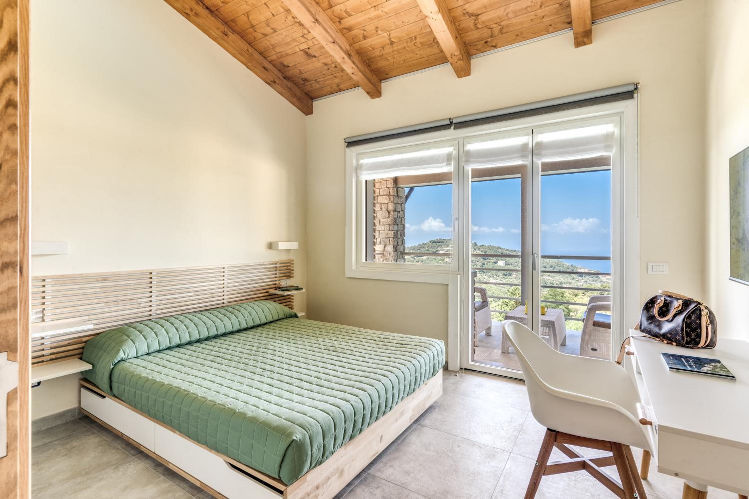 Maison Annie - Mental Wellness Retreats