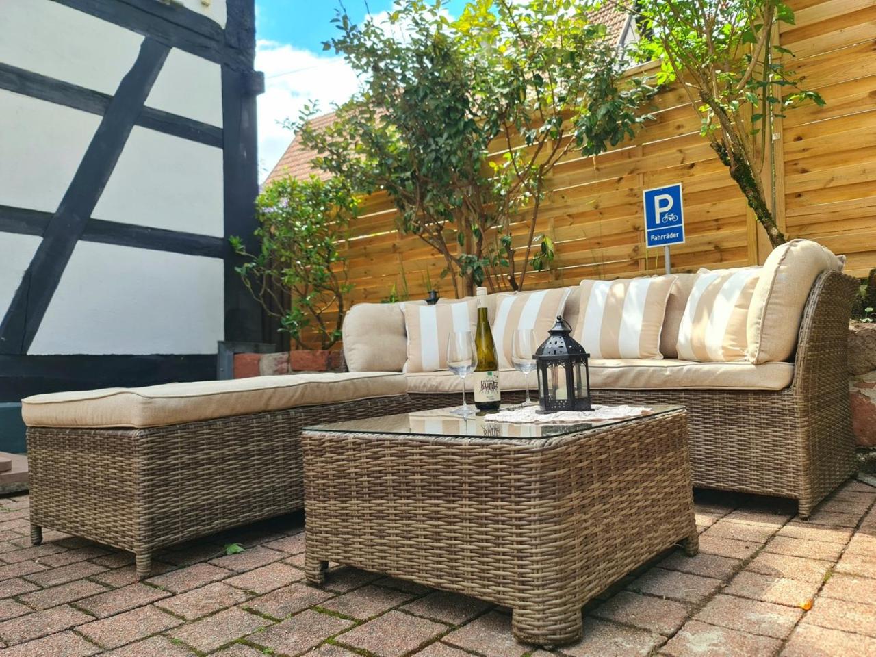 AVAHOME: Haus für 16, WLAN, Parkplätze, Netflix, Nespresso