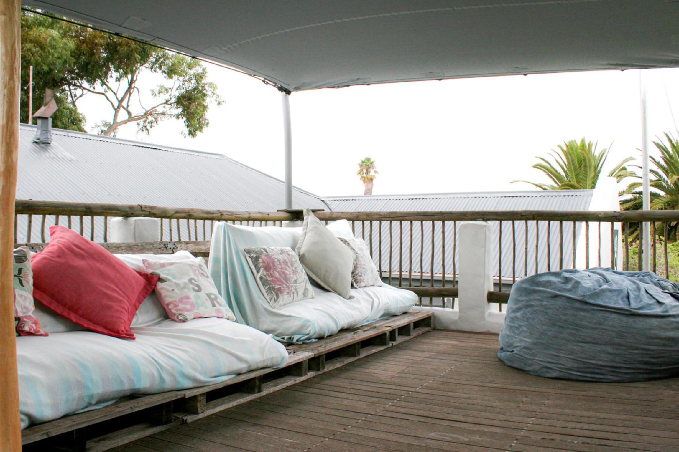 Cozy Corner Units view 4