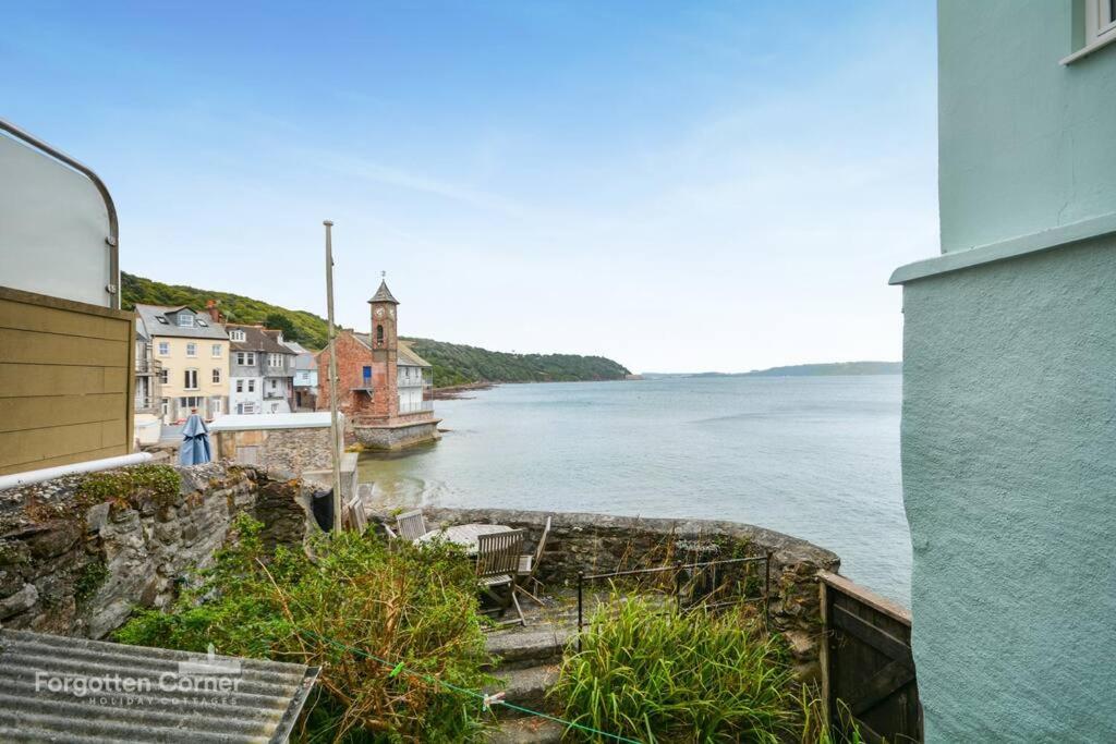 April Cottage, Cawsand - Beach front view 2