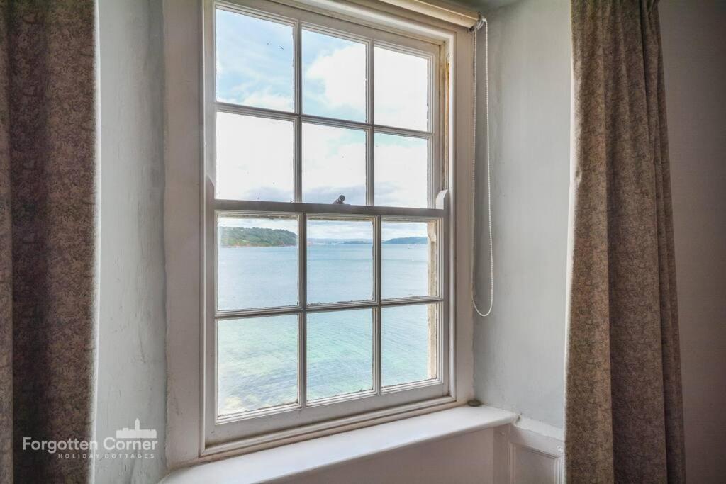 April Cottage, Cawsand - Beach front view 5