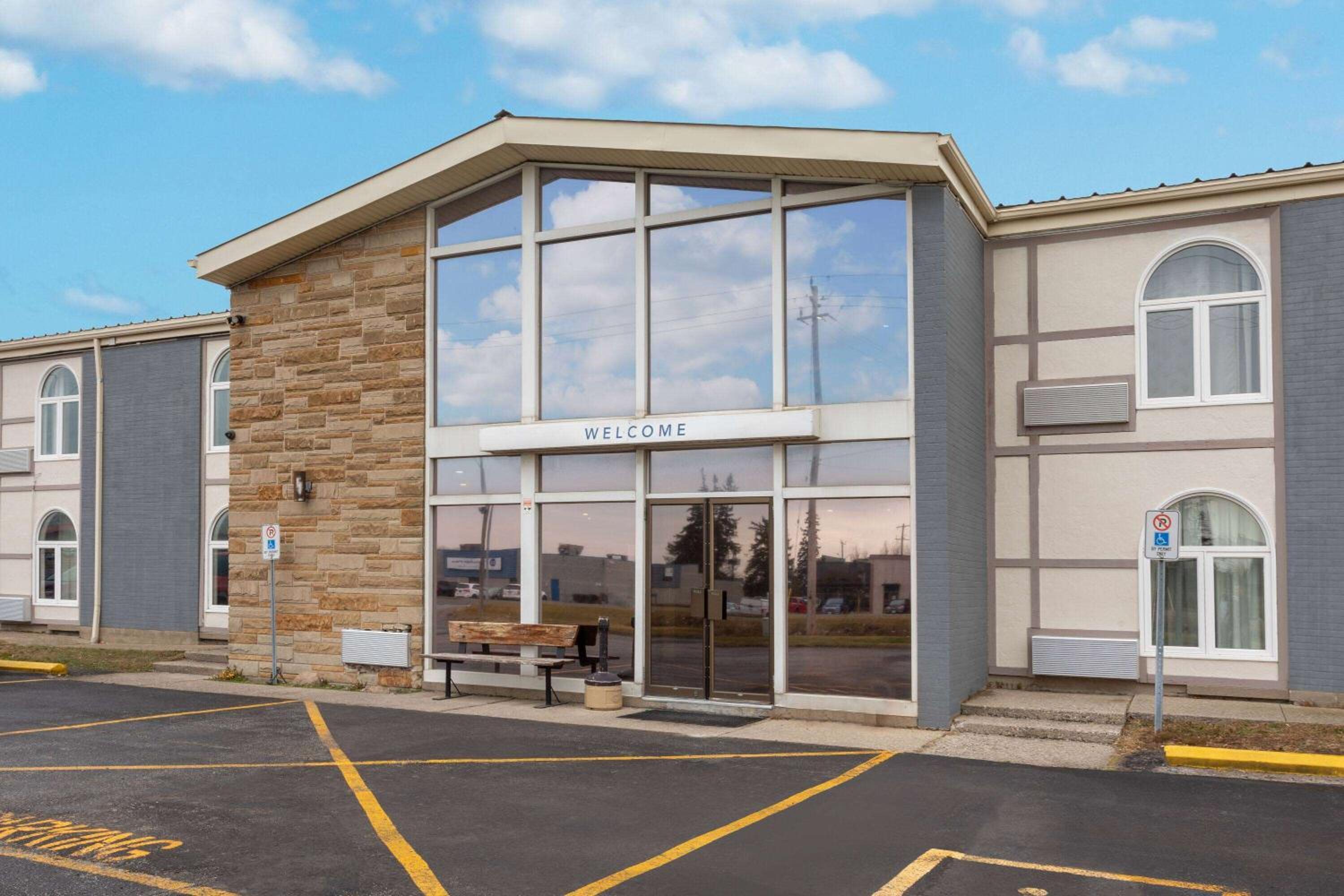 Sarnia Vacations - Travelodge by Wyndham Sarnia - Property Image 10