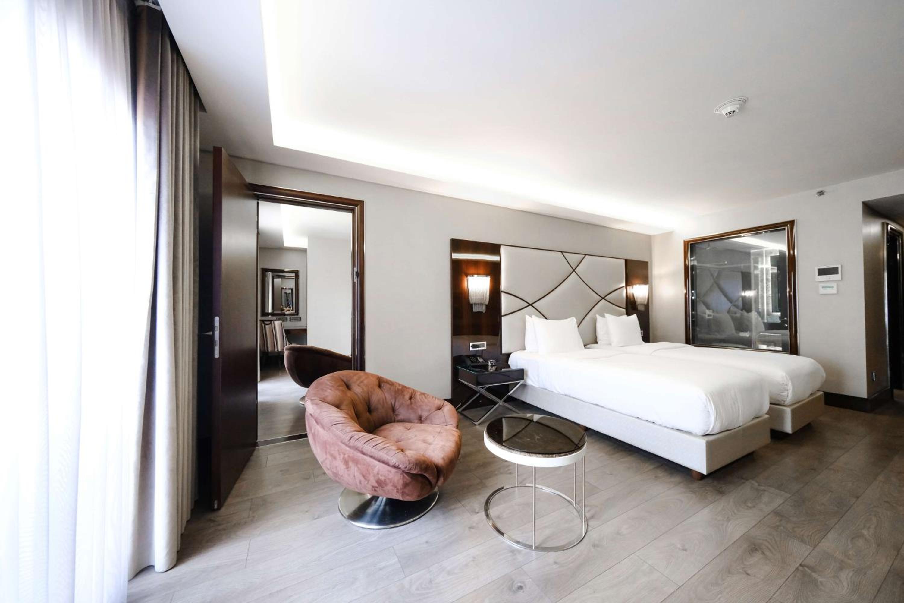 DoubleTree by Hilton İstanbul Esentepe - Image 43
