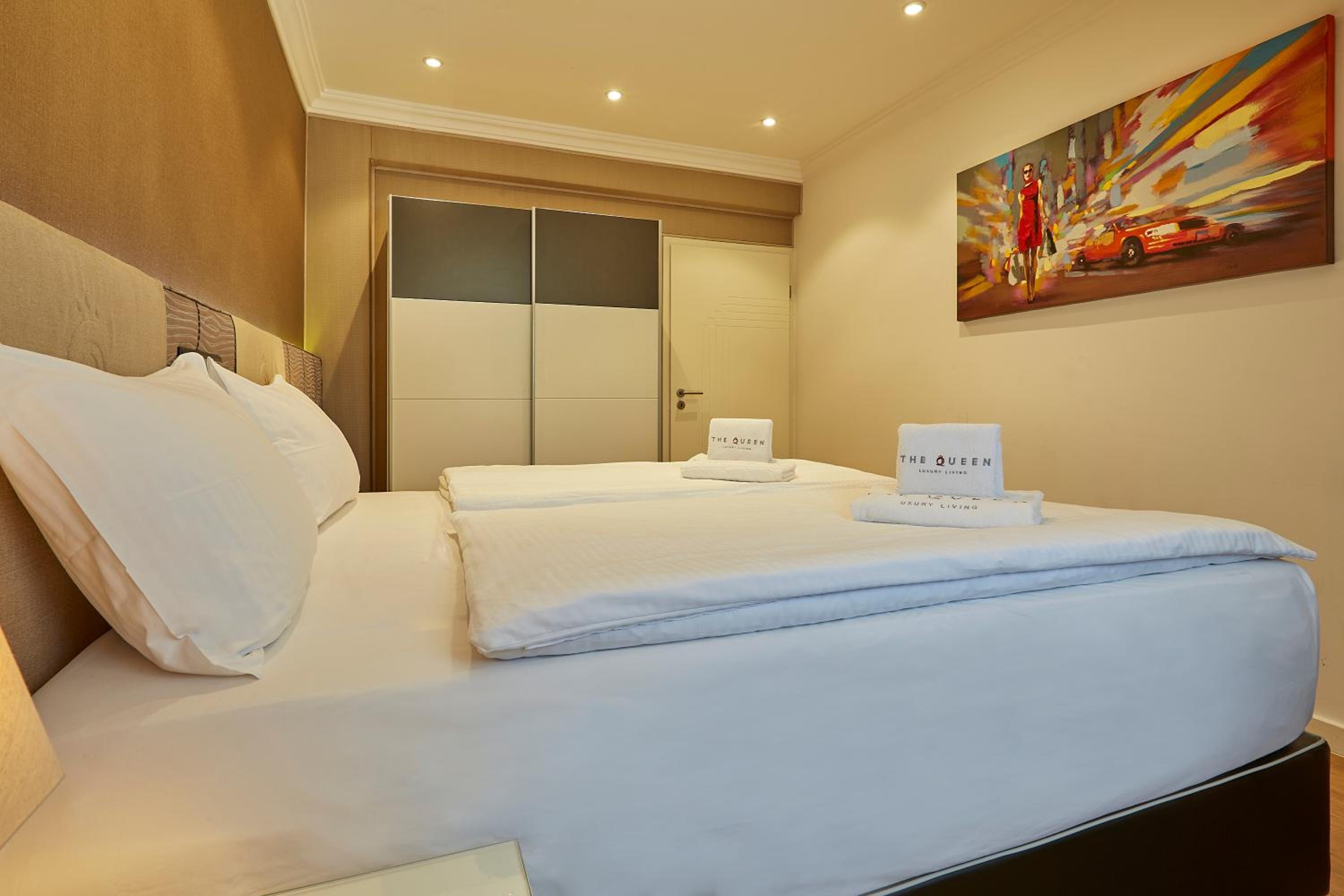 The Queen Luxury Apartments - Villa Cortina