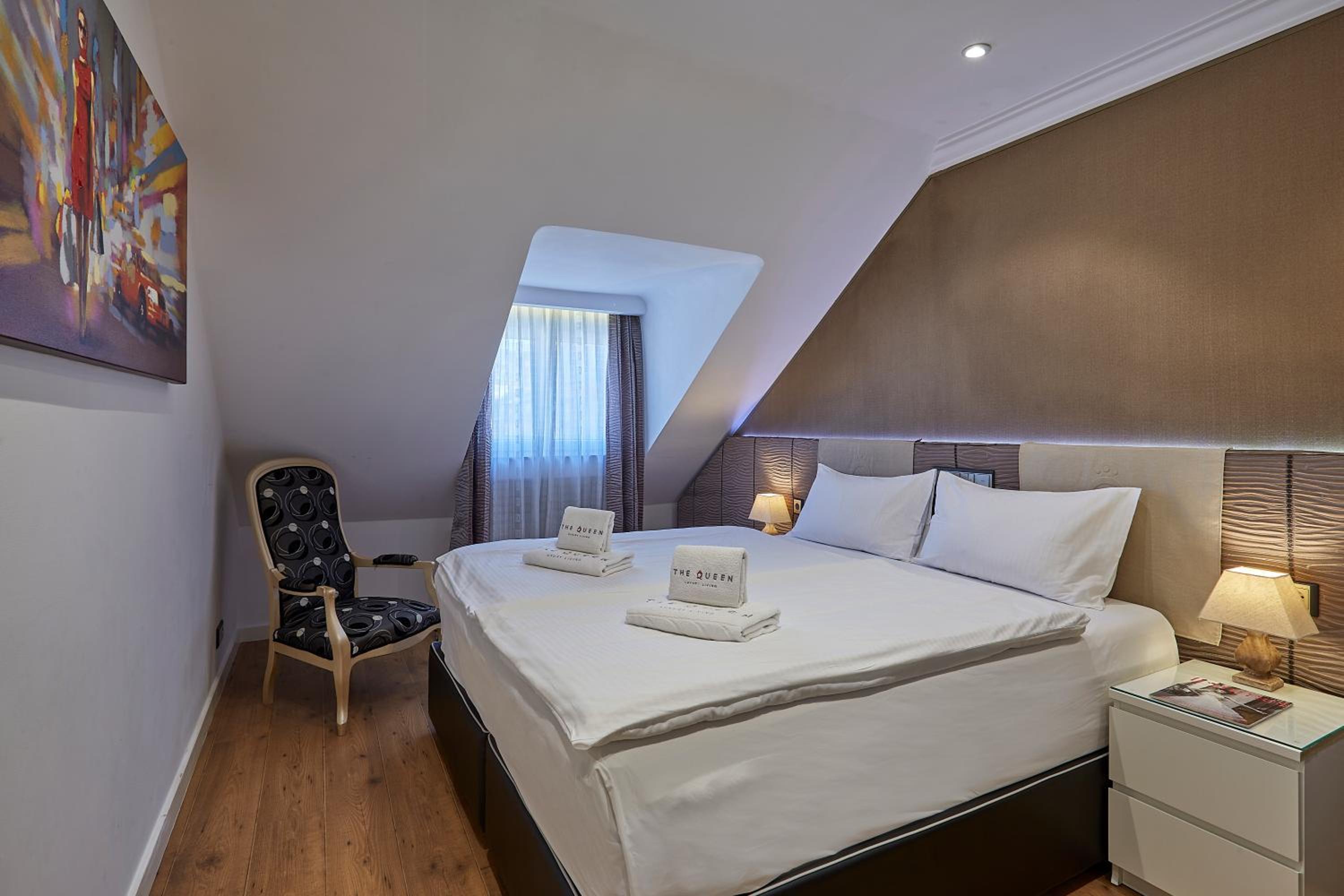 The Queen Luxury Apartments - Villa Cortina