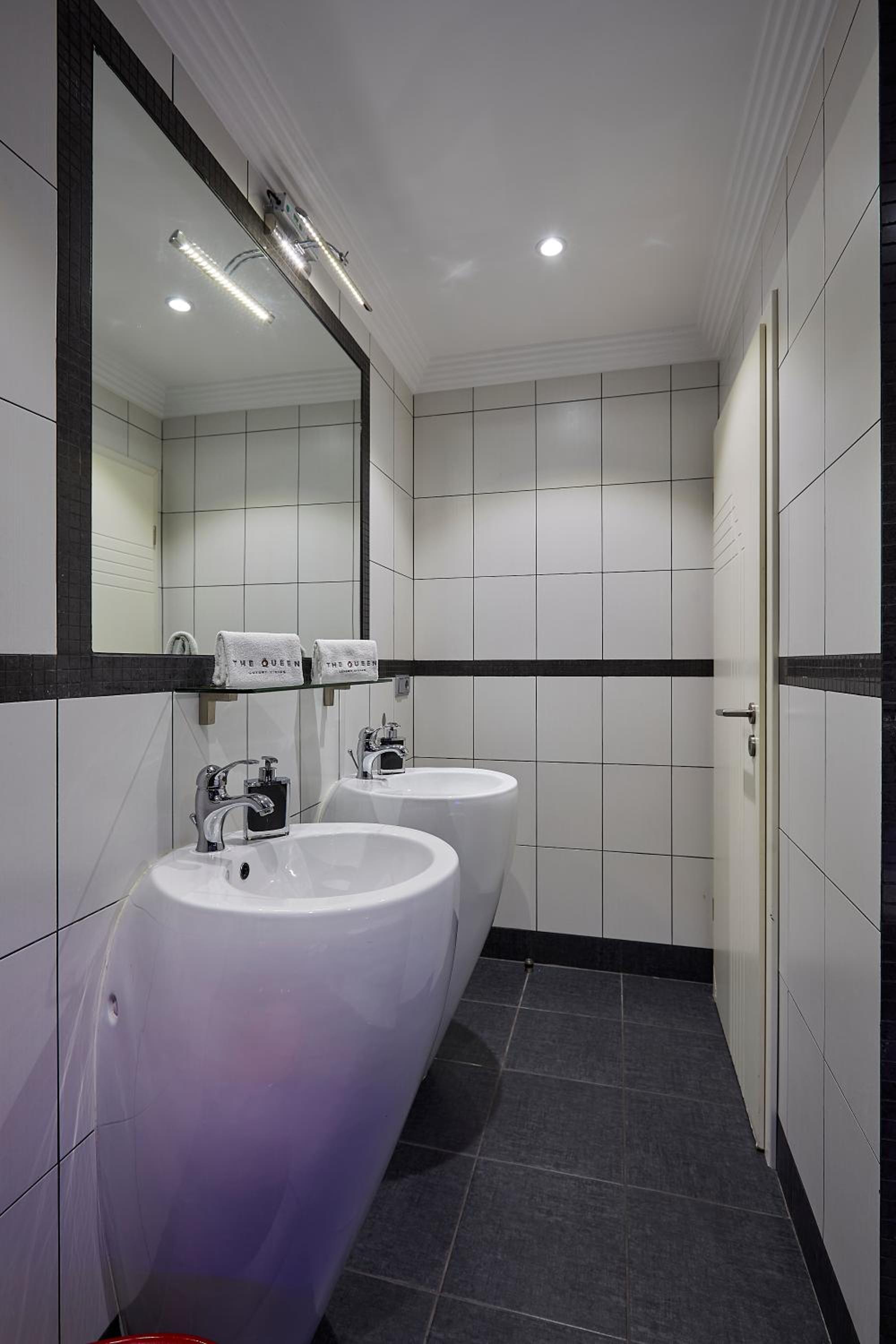 The Queen Luxury Apartments - Villa Cortina