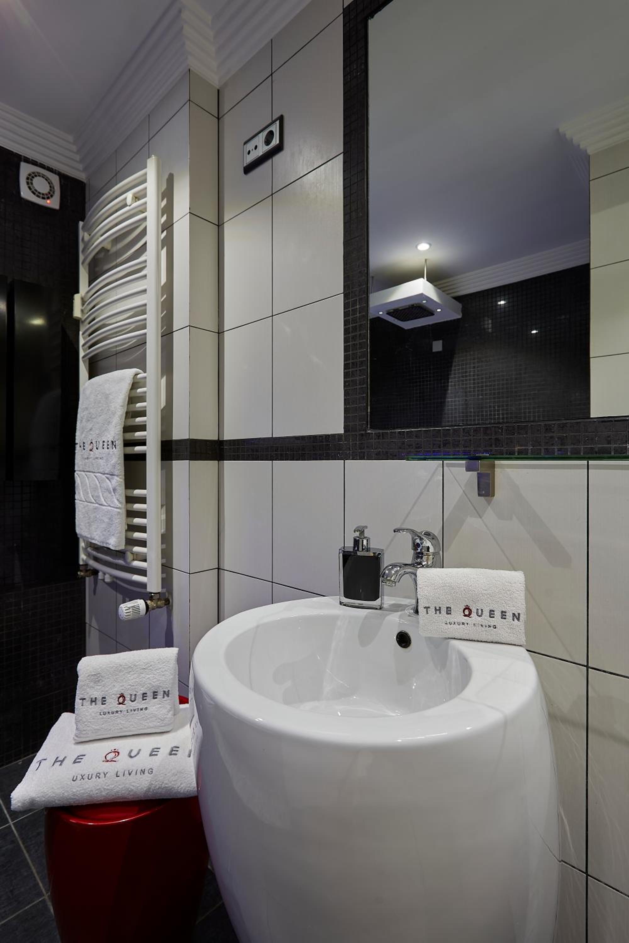 The Queen Luxury Apartments - Villa Cortina