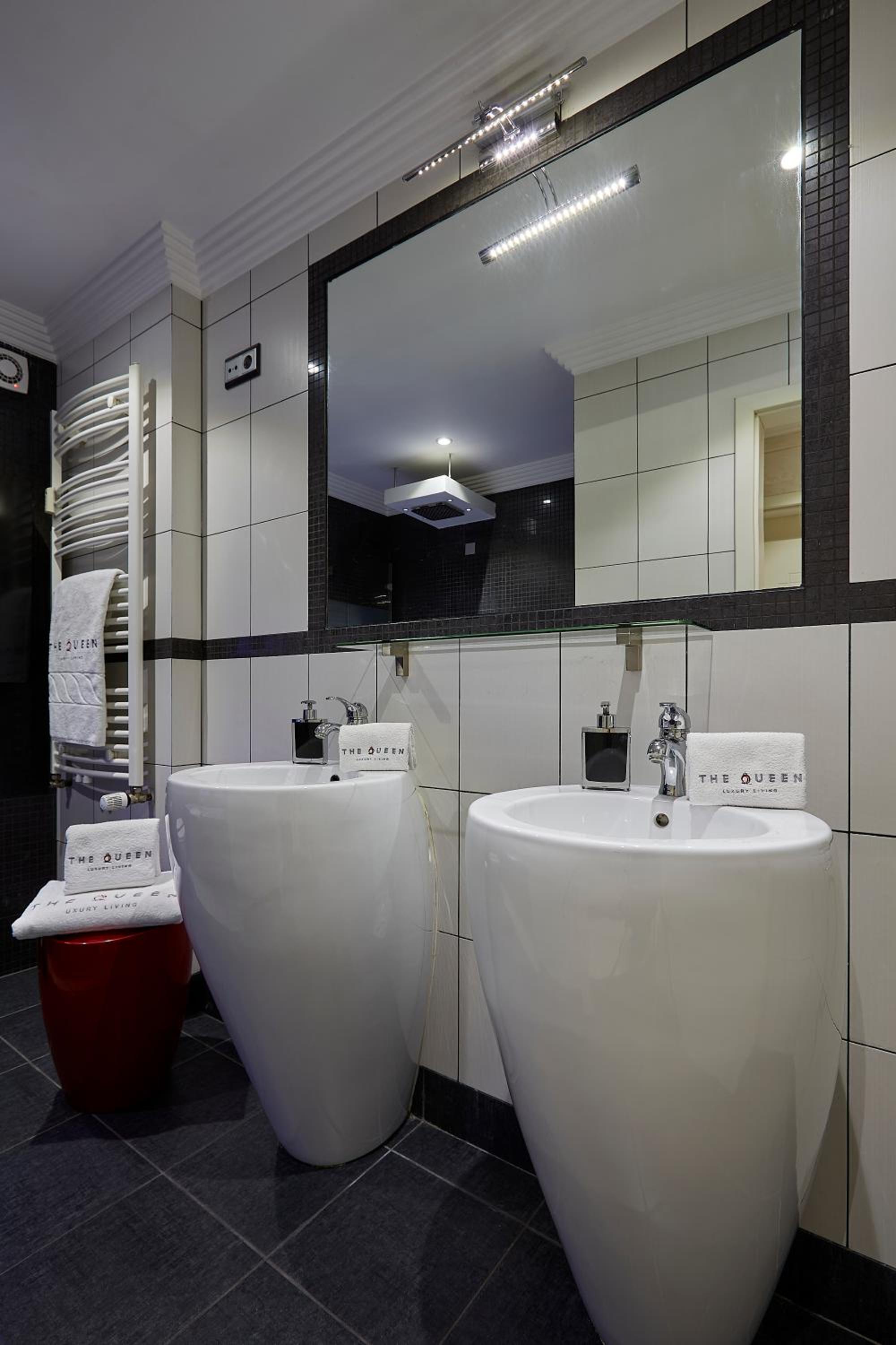 The Queen Luxury Apartments - Villa Cortina