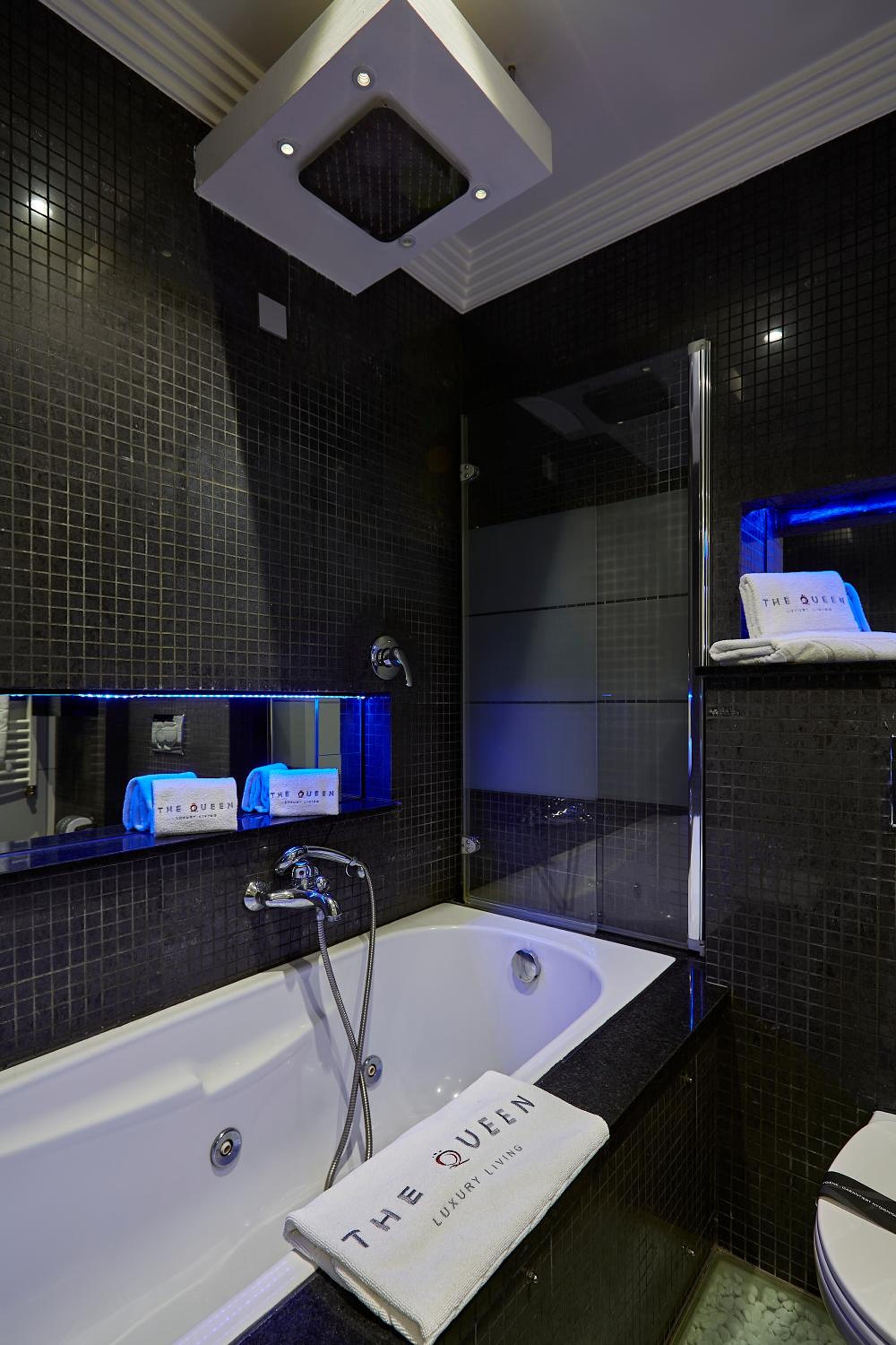 The Queen Luxury Apartments - Villa Cortina